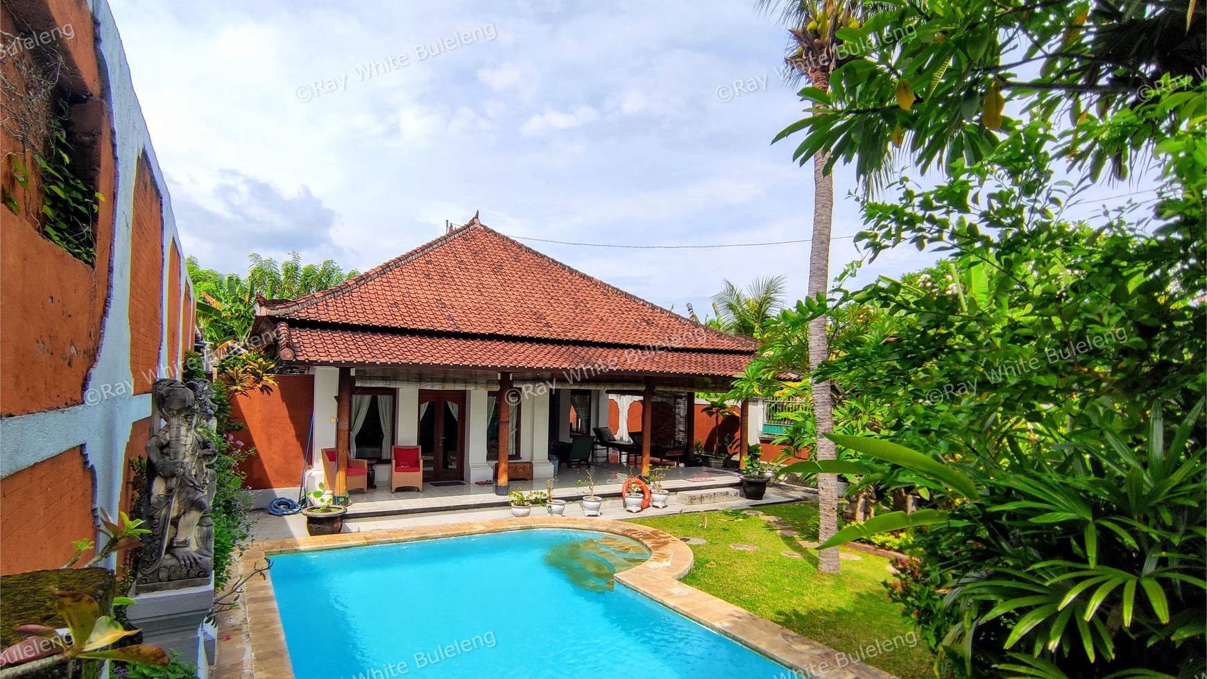 A STUNNING VILLA LOCATED IN THE HEART OF KALIBUKBUK LOVINA