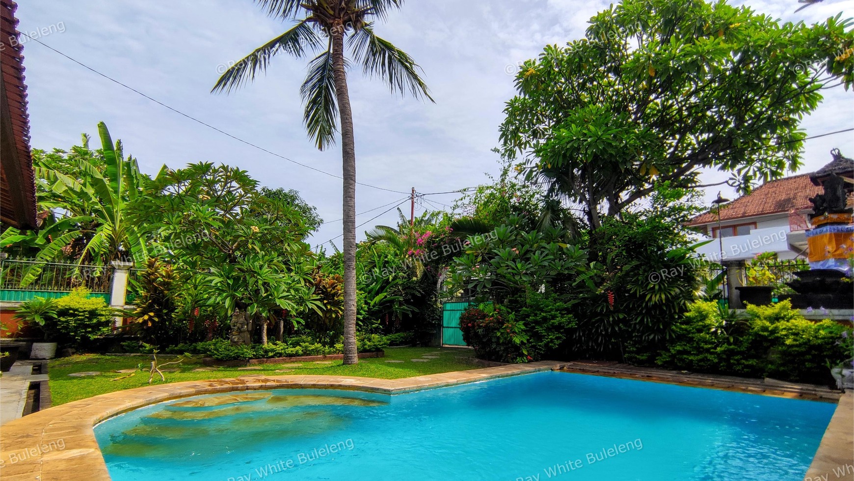 A STUNNING VILLA LOCATED IN THE HEART OF KALIBUKBUK LOVINA