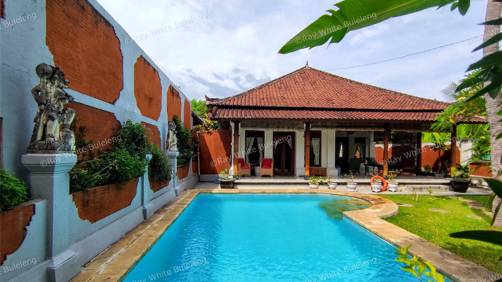 A STUNNING VILLA LOCATED IN THE HEART OF KALIBUKBUK LOVINA