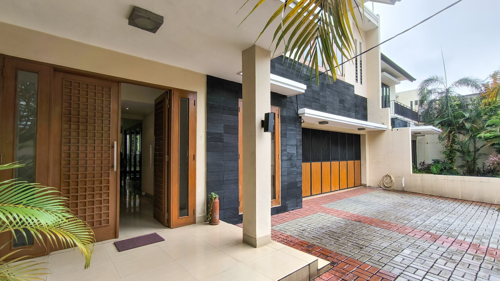 Rumah Bagus Dengan Kolam Renang Di Jl Kemang Jakarta Selatan