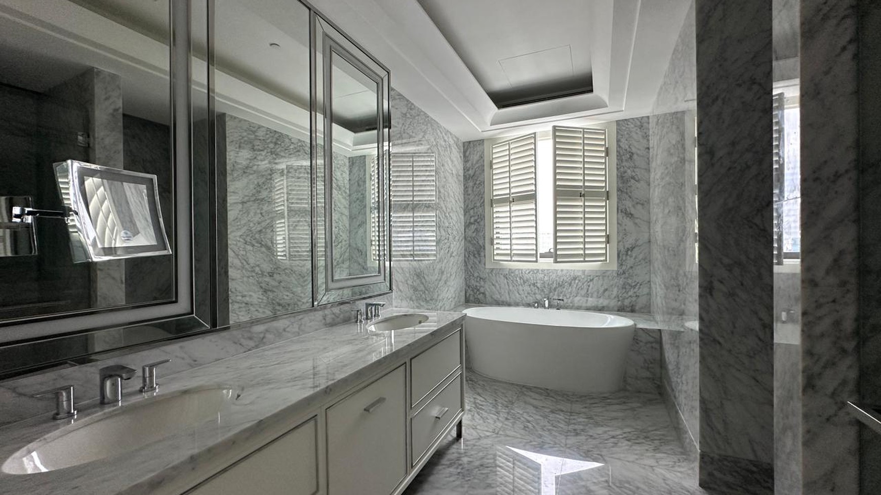 Disewa Apartemen Mewah St. Regis Kuningan