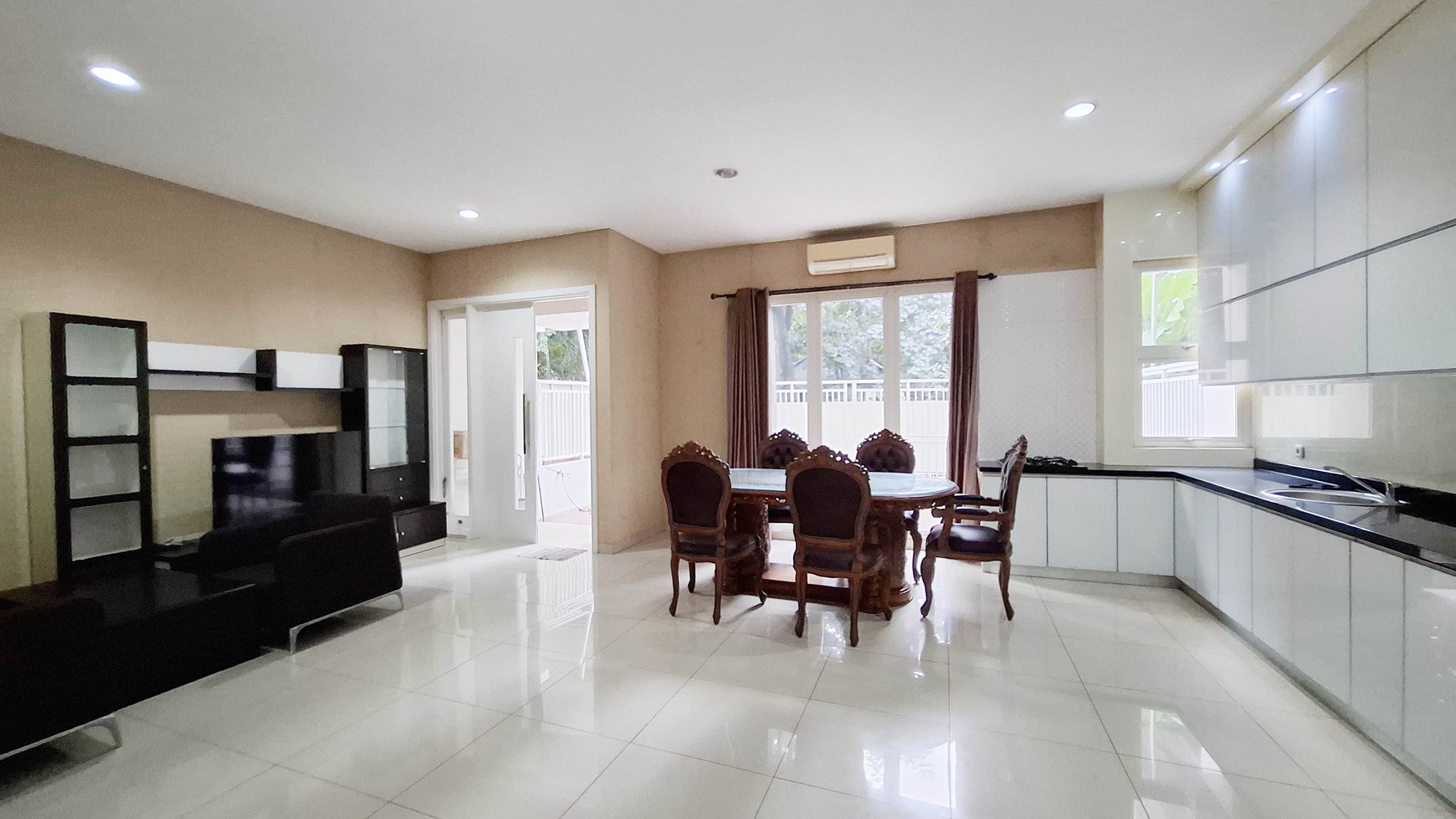 Rumah, Twonhouse Jarang ada, rapi, siap huni Lokasi strategis di Sherwood, Kelapa Gading