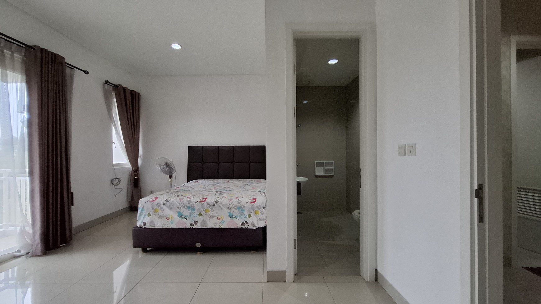 Rumah, Twonhouse Jarang ada, rapi, siap huni Lokasi strategis di Sherwood, Kelapa Gading