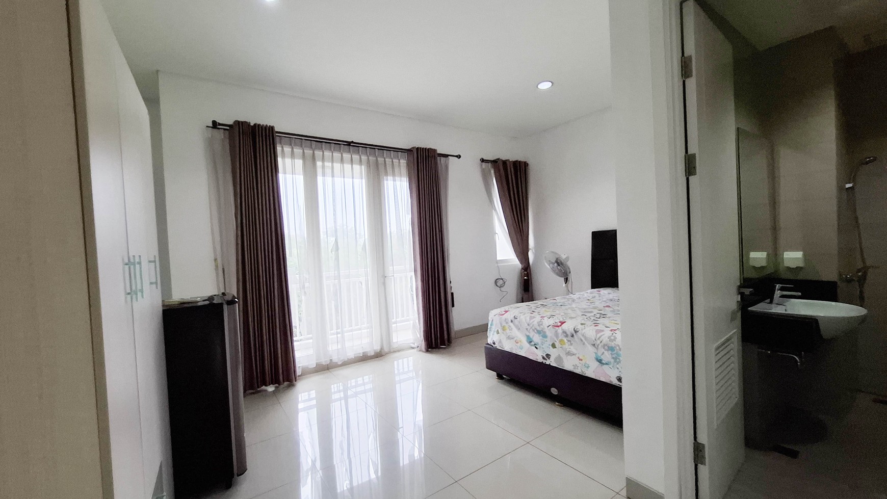 Rumah, Twonhouse Jarang ada, rapi, siap huni Lokasi strategis di Sherwood, Kelapa Gading