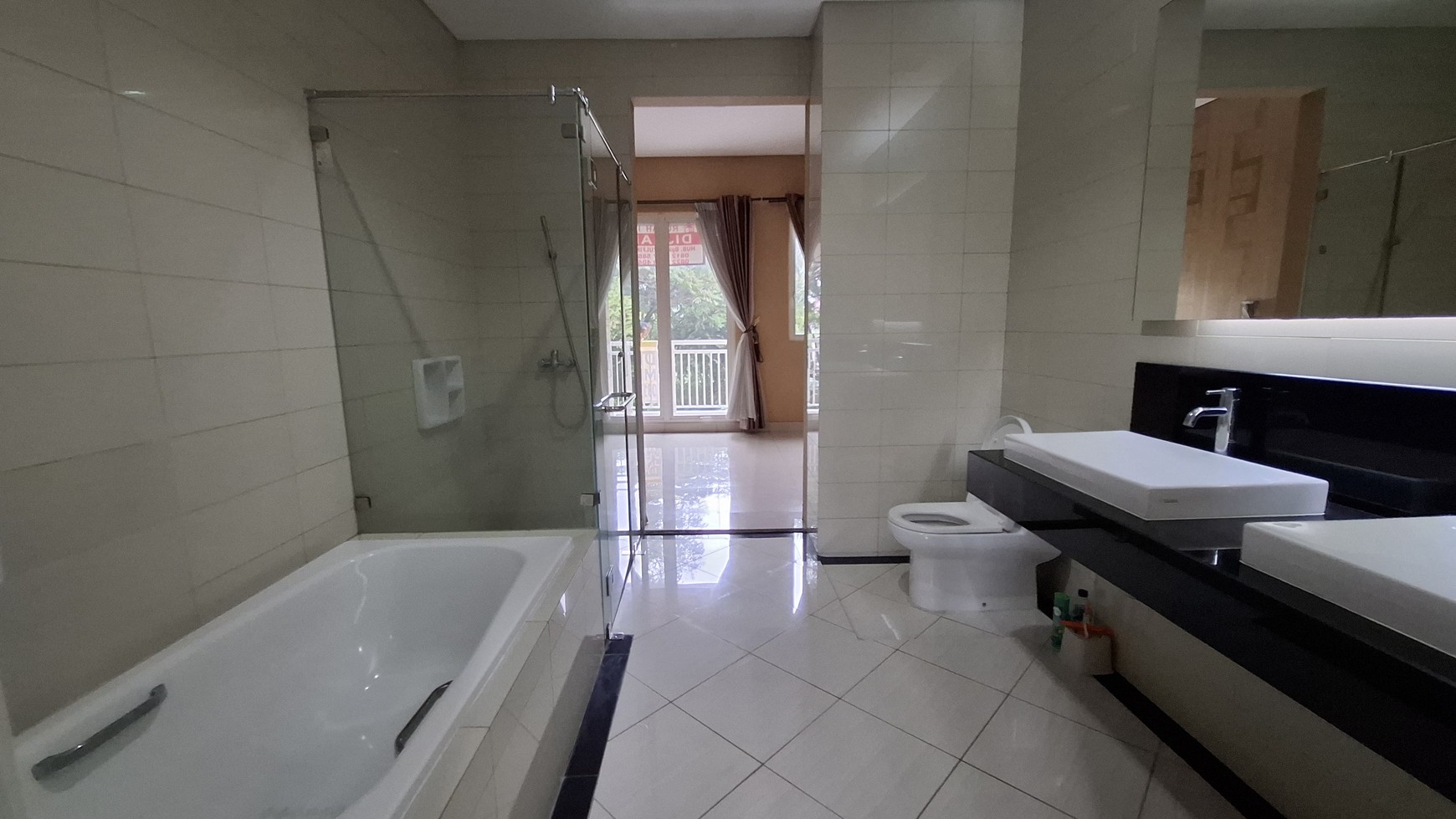 Rumah, Twonhouse Jarang ada, rapi, siap huni Lokasi strategis di Sherwood, Kelapa Gading