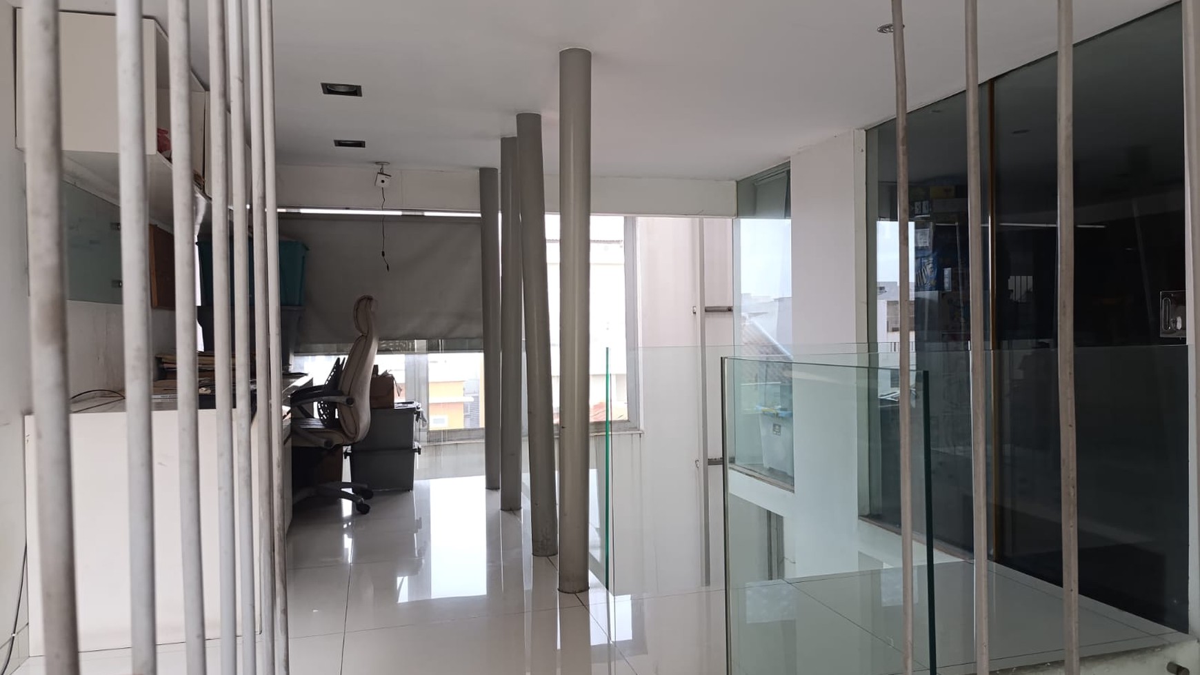 Rumah 4 lantai bagus semi furnished ,Minim Renov di Kelapa Gading