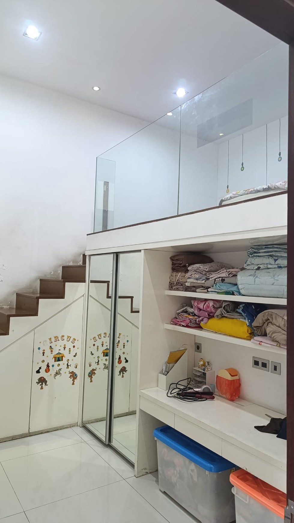 Rumah 4 lantai bagus semi furnished ,Minim Renov di Kelapa Gading
