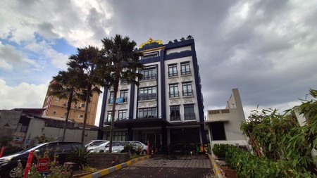 Di Sewakan Gedung Komersial  lokasi strategis, Bangunan Baru.  Lebak Bulus, Jakarta Selatan