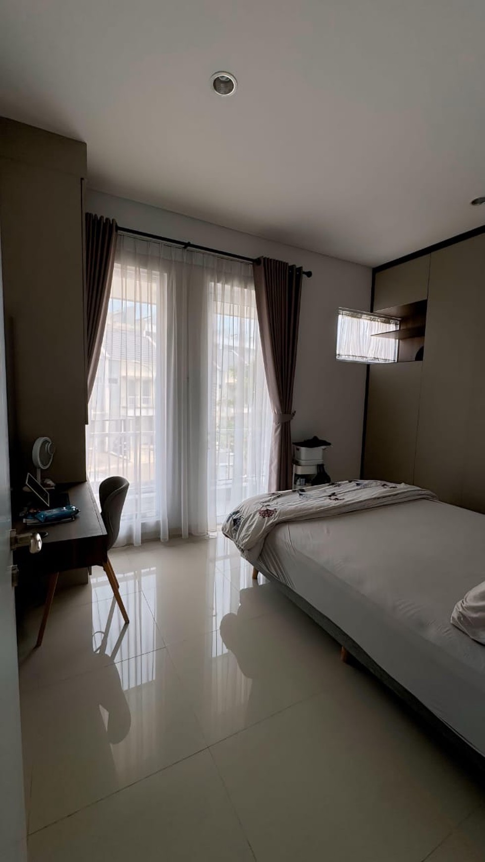 Di Jual Cepet Rumah Cantik 2 Lantai dengan Desain Mewah dan Modern Lokasi Strategis @Cirendeu, Ciputat