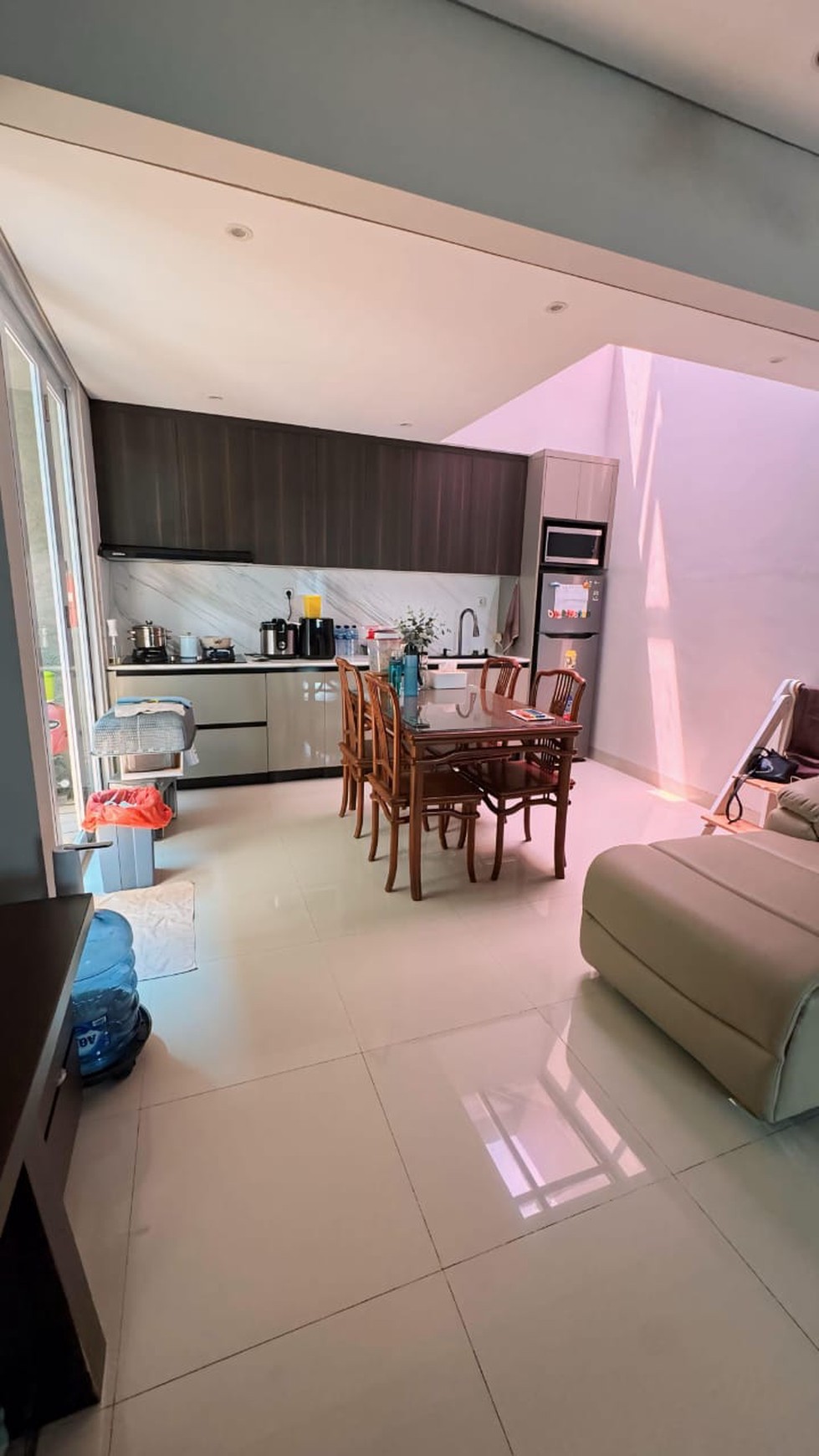 Di Jual Cepet Rumah Cantik 2 Lantai dengan Desain Mewah dan Modern Lokasi Strategis @Cirendeu, Ciputat