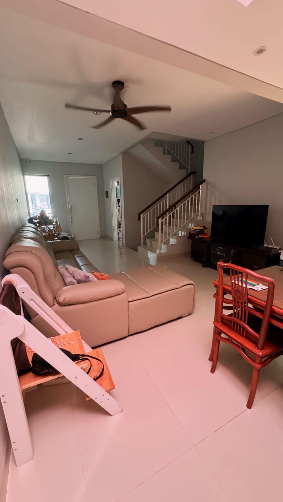 Di Jual Cepet Rumah Cantik 2 Lantai dengan Desain Mewah dan Modern Lokasi Strategis @Cirendeu, Ciputat