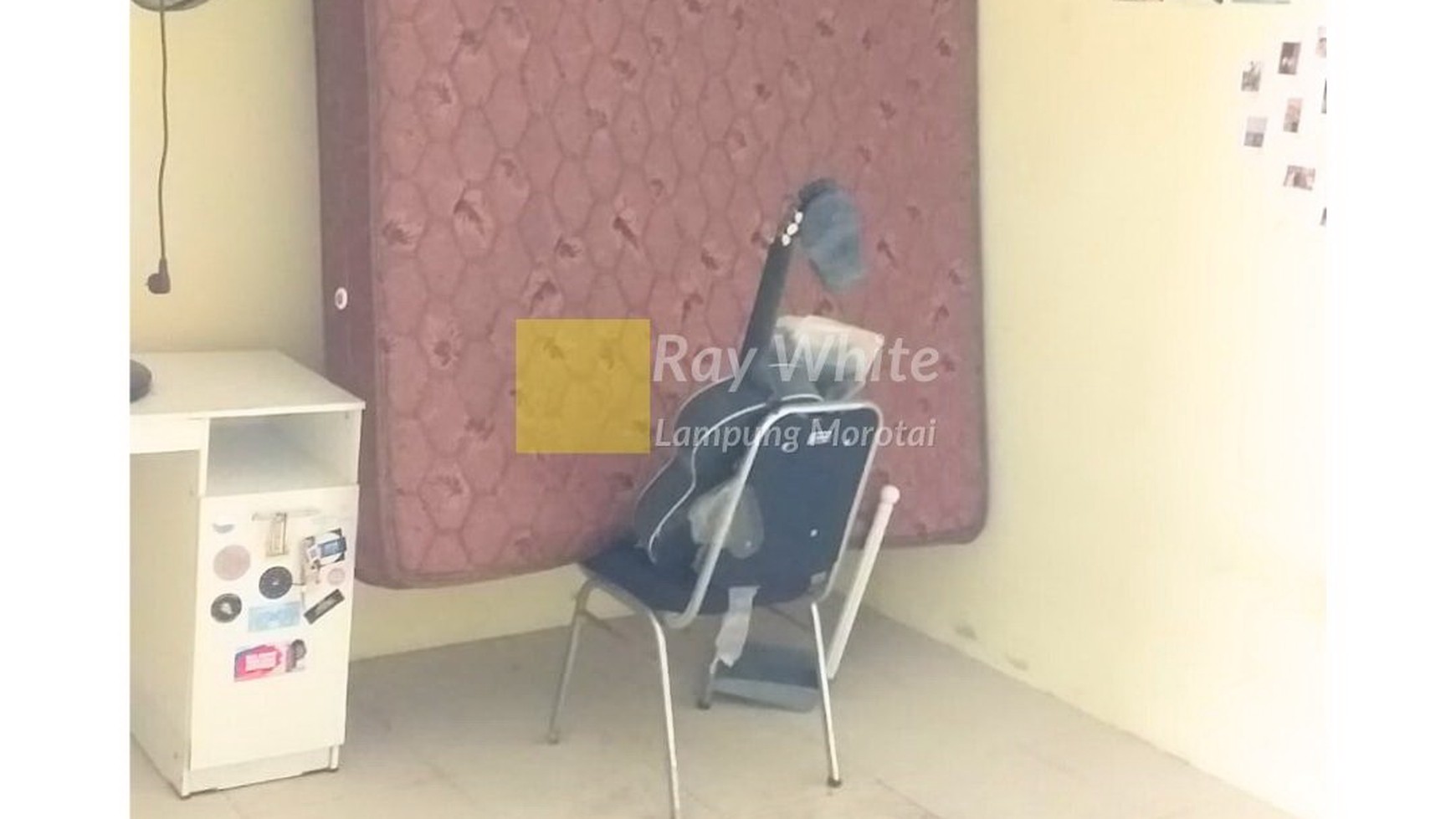 Dijual rumah dengan halaman luas