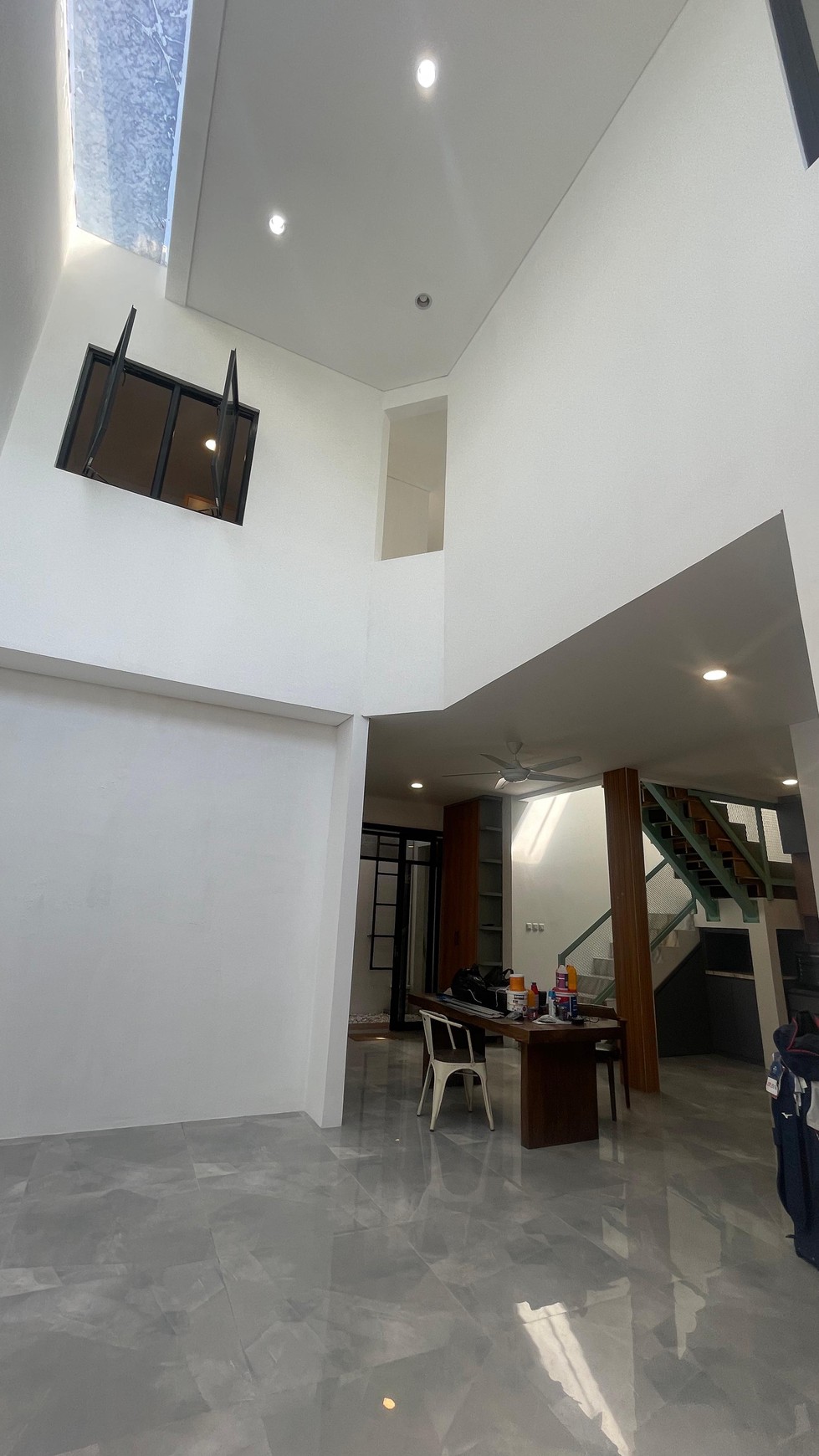 Rumah di Cluster Bintaro Jaya, Modern Minimalis di Sektor 9