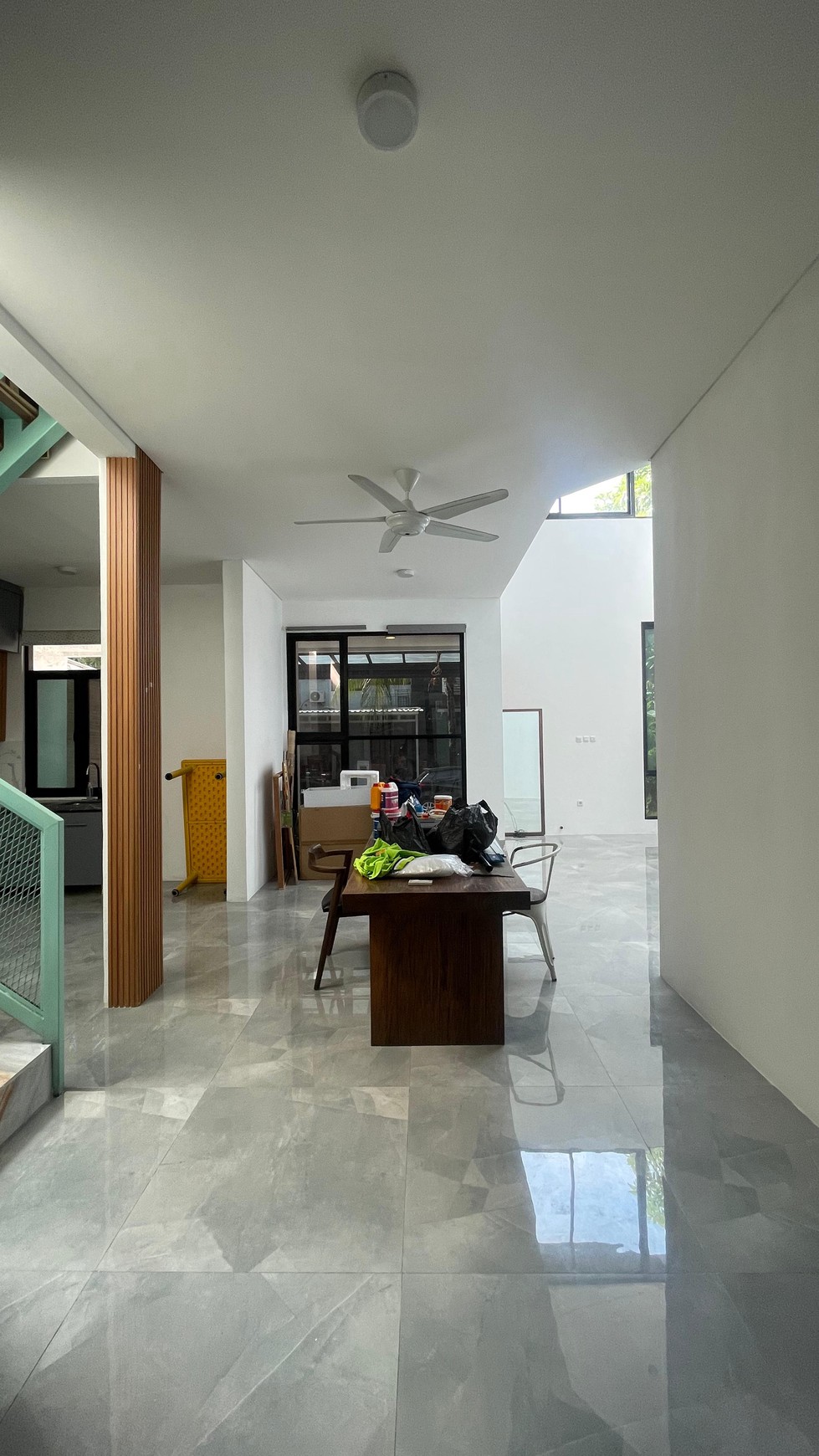 Rumah di Cluster Bintaro Jaya, Modern Minimalis di Sektor 9