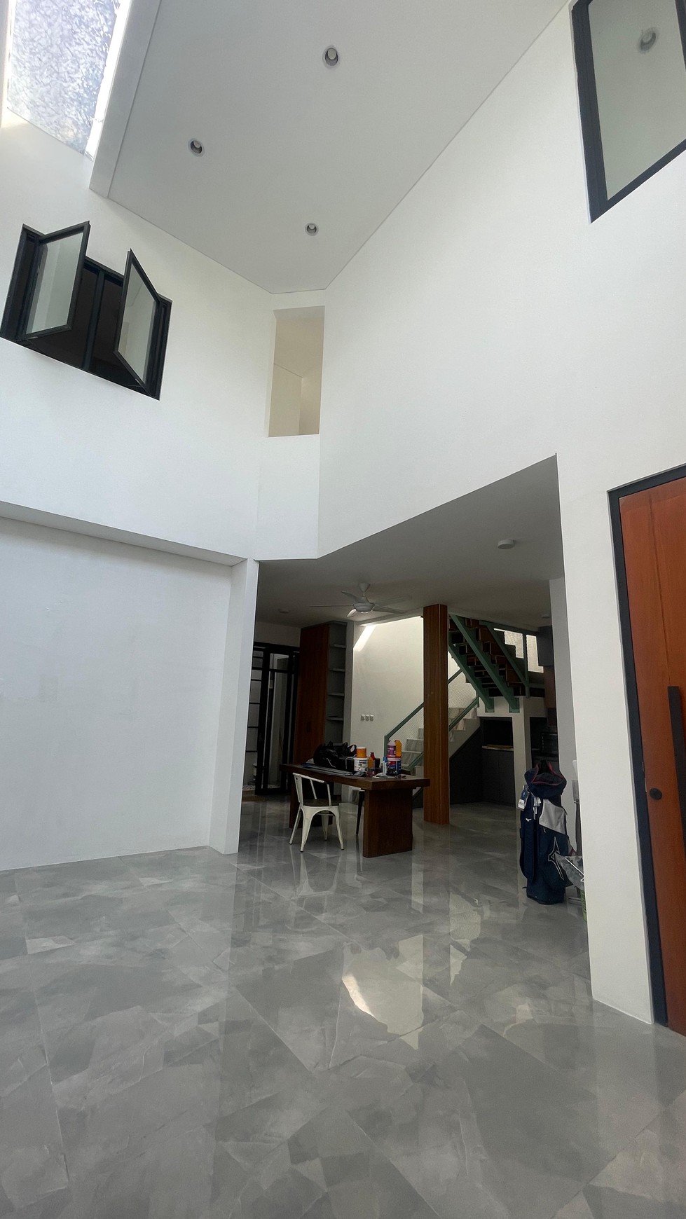 Rumah di Cluster Bintaro Jaya, Modern Minimalis di Sektor 9