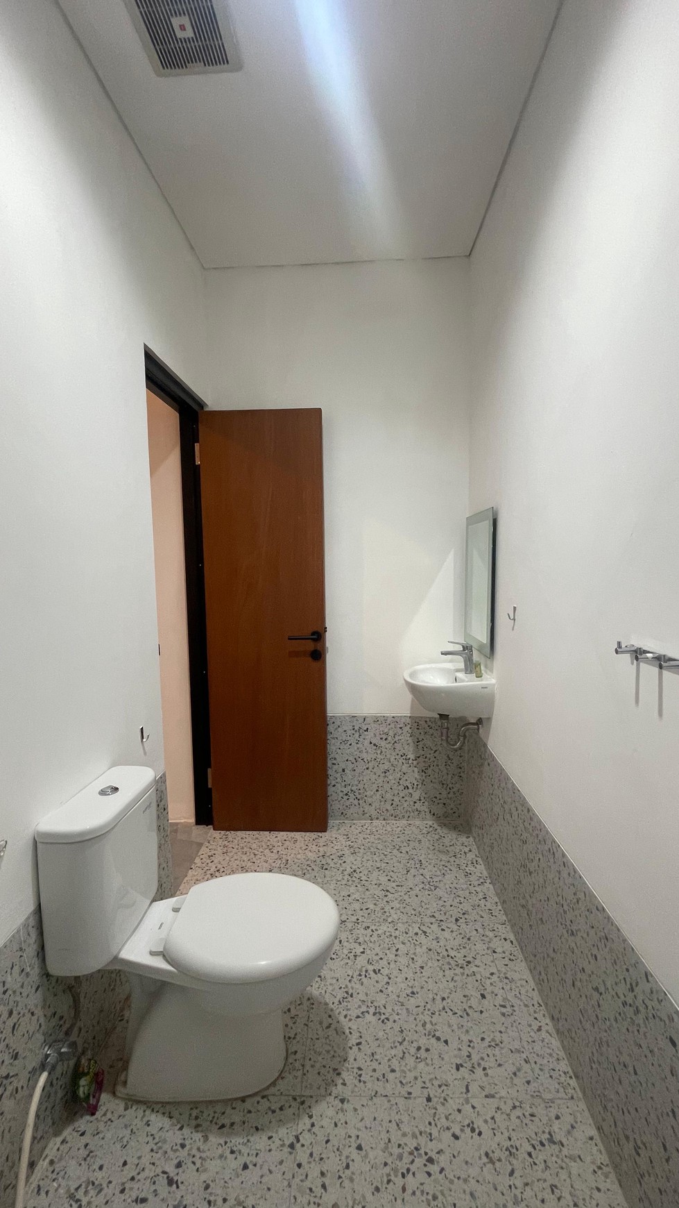 Rumah di Cluster Bintaro Jaya, Modern Minimalis di Sektor 9