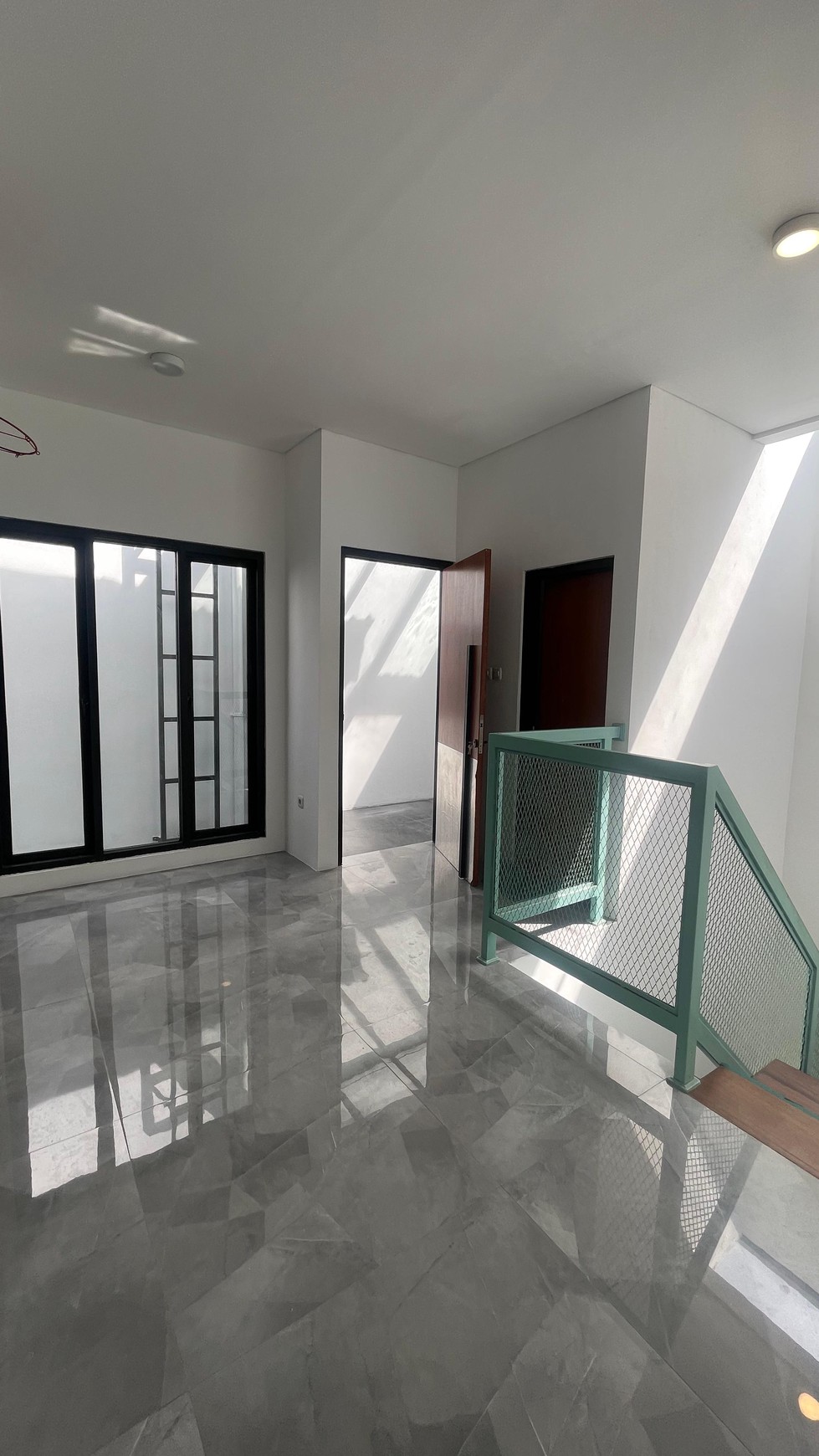 Rumah di Cluster Bintaro Jaya, Modern Minimalis di Sektor 9