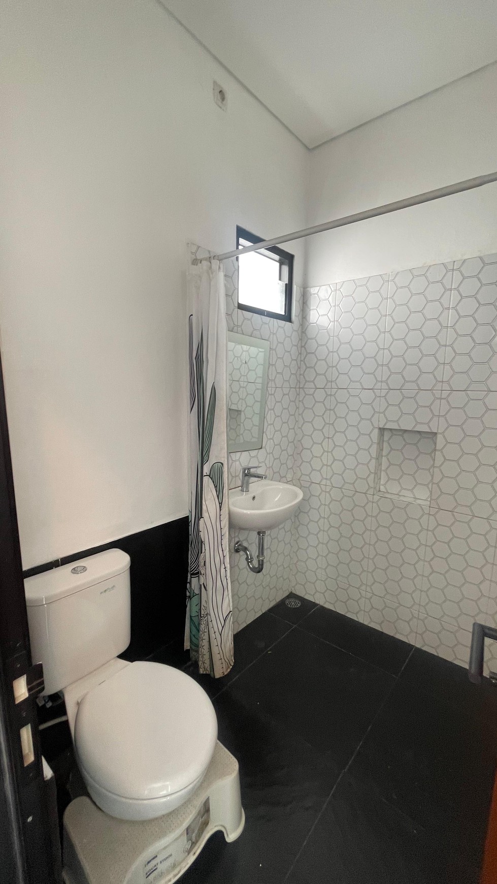 Rumah di Cluster Bintaro Jaya, Modern Minimalis di Sektor 9