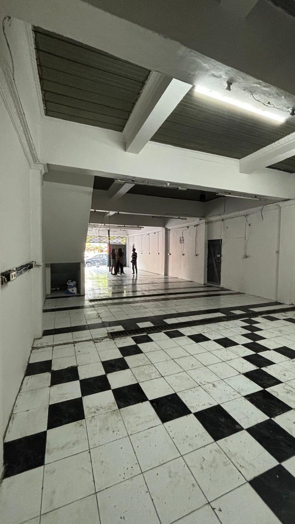 Disewakan Ruko Strategis di Raya Karang Menjangan Surabaya