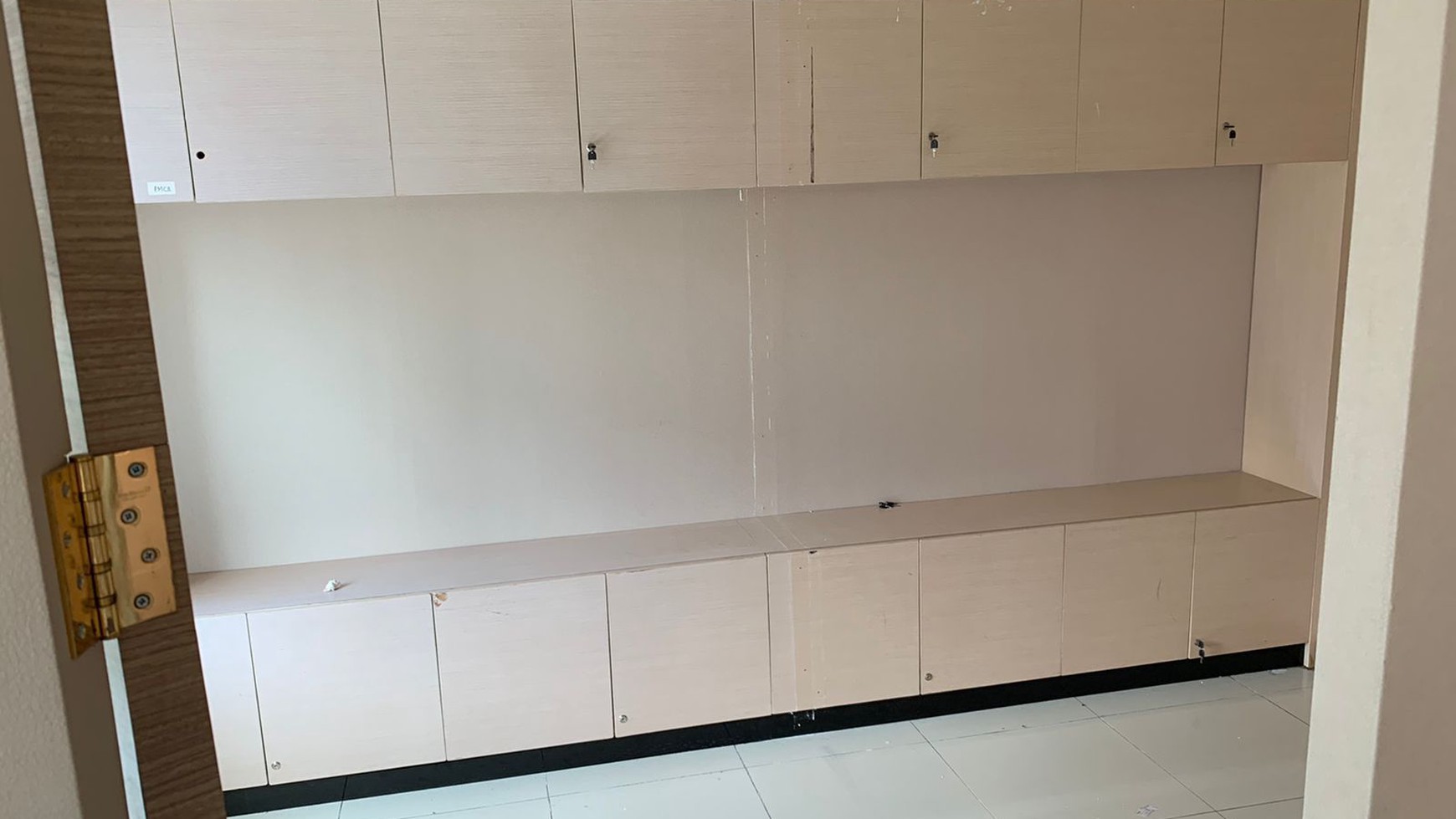 Office Tower grade A, The East Office Lantai Middle Luas 210M, semi furnished , view bagus