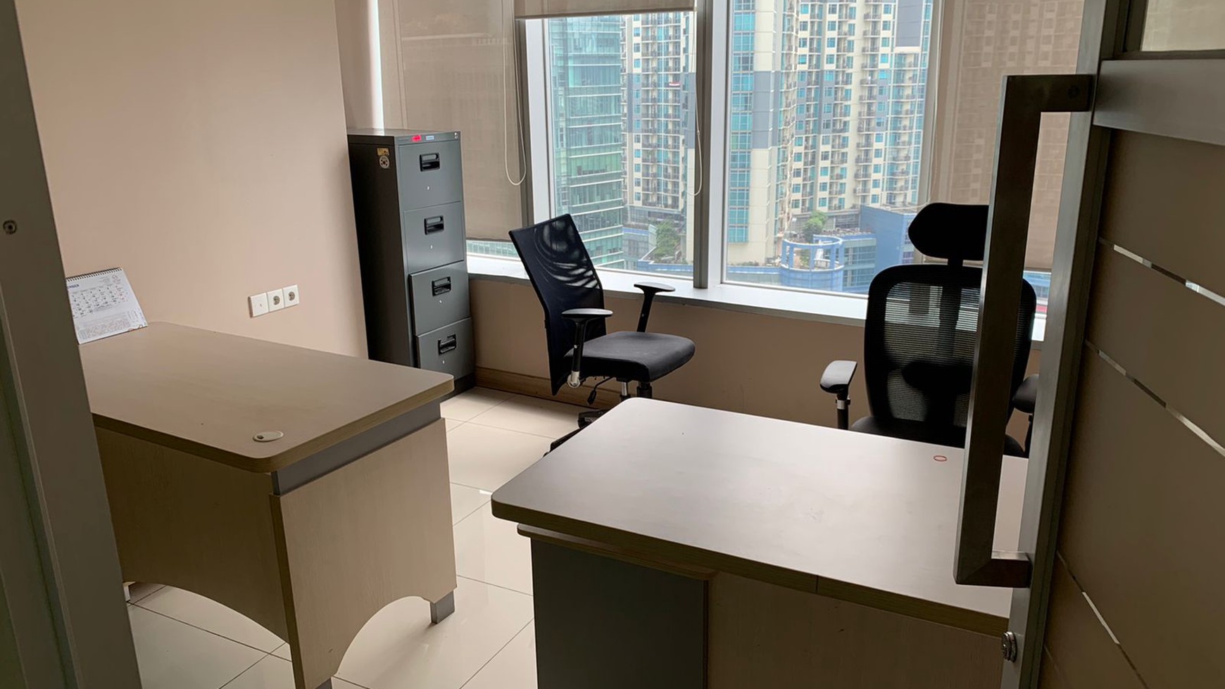 Office Tower grade A, The East Office Lantai Middle Luas 210M, semi furnished , view bagus