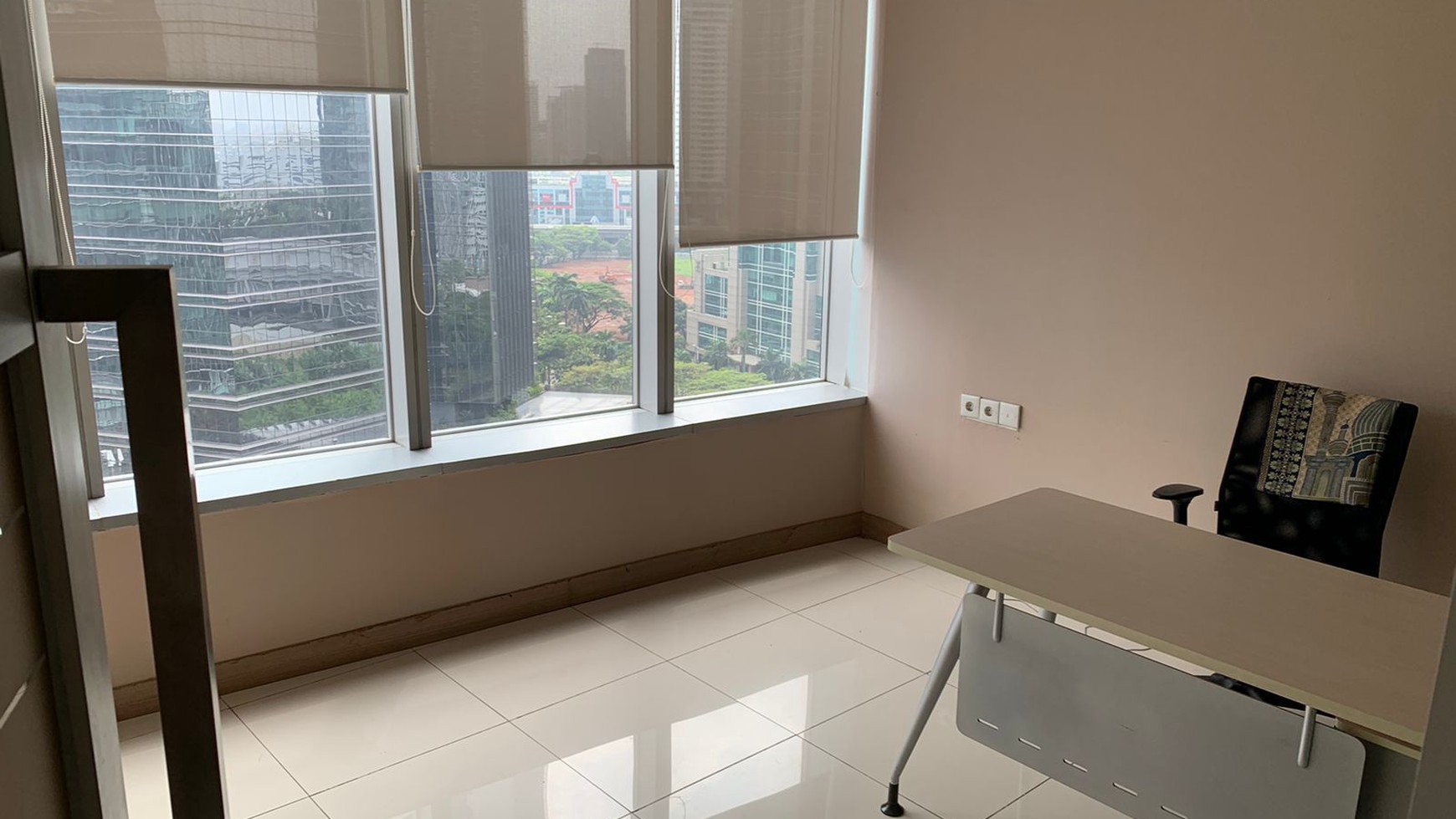 Office Tower grade A, The East Office Lantai Middle Luas 210M, semi furnished , view bagus