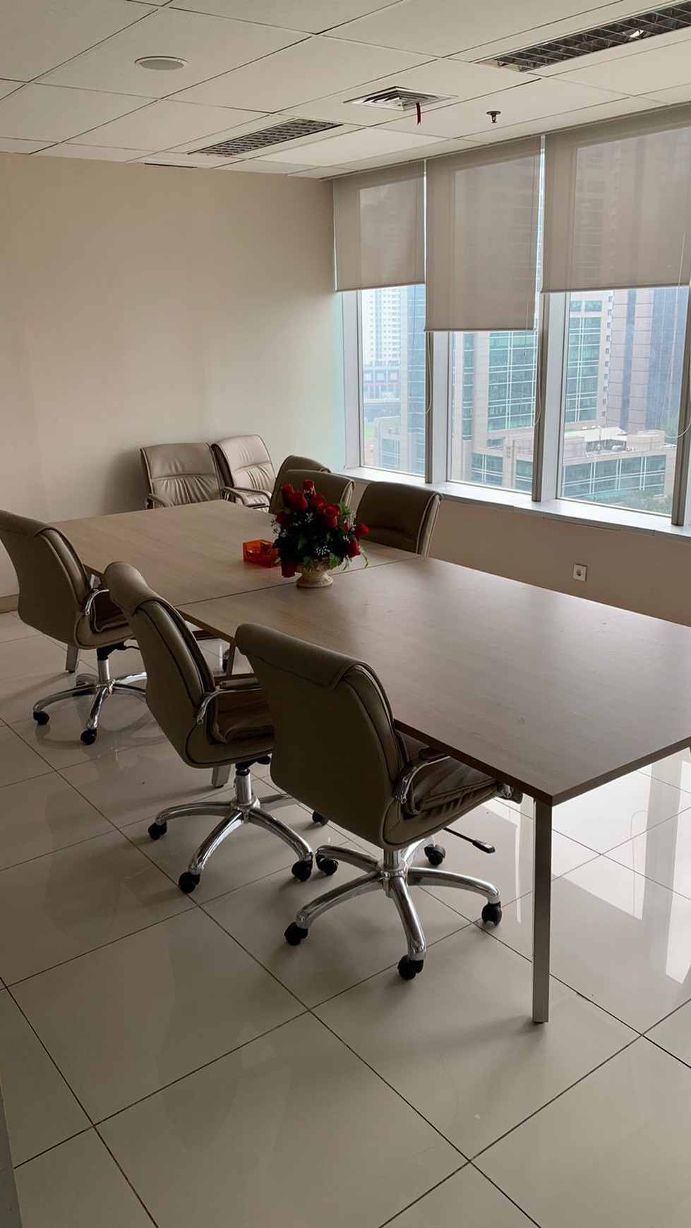 Office Tower grade A, The East Office Lantai Middle Luas 210M, semi furnished , view bagus