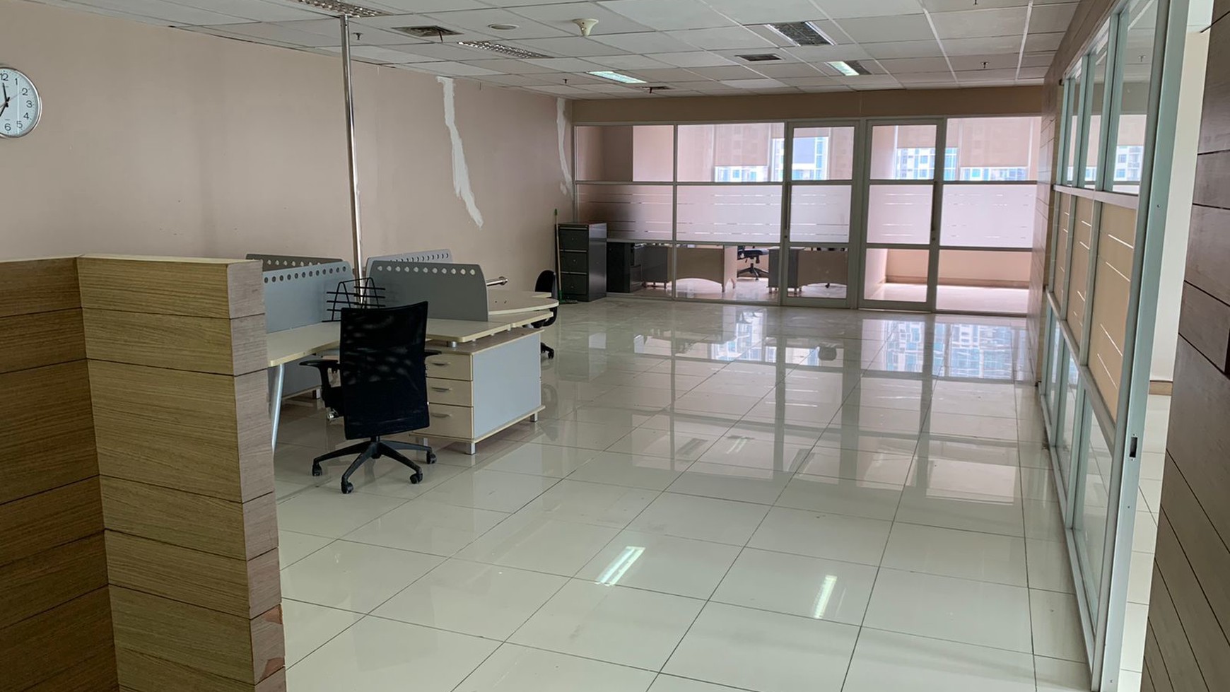 Office Tower grade A, The East Office Lantai Middle Luas 210M, semi furnished , view bagus