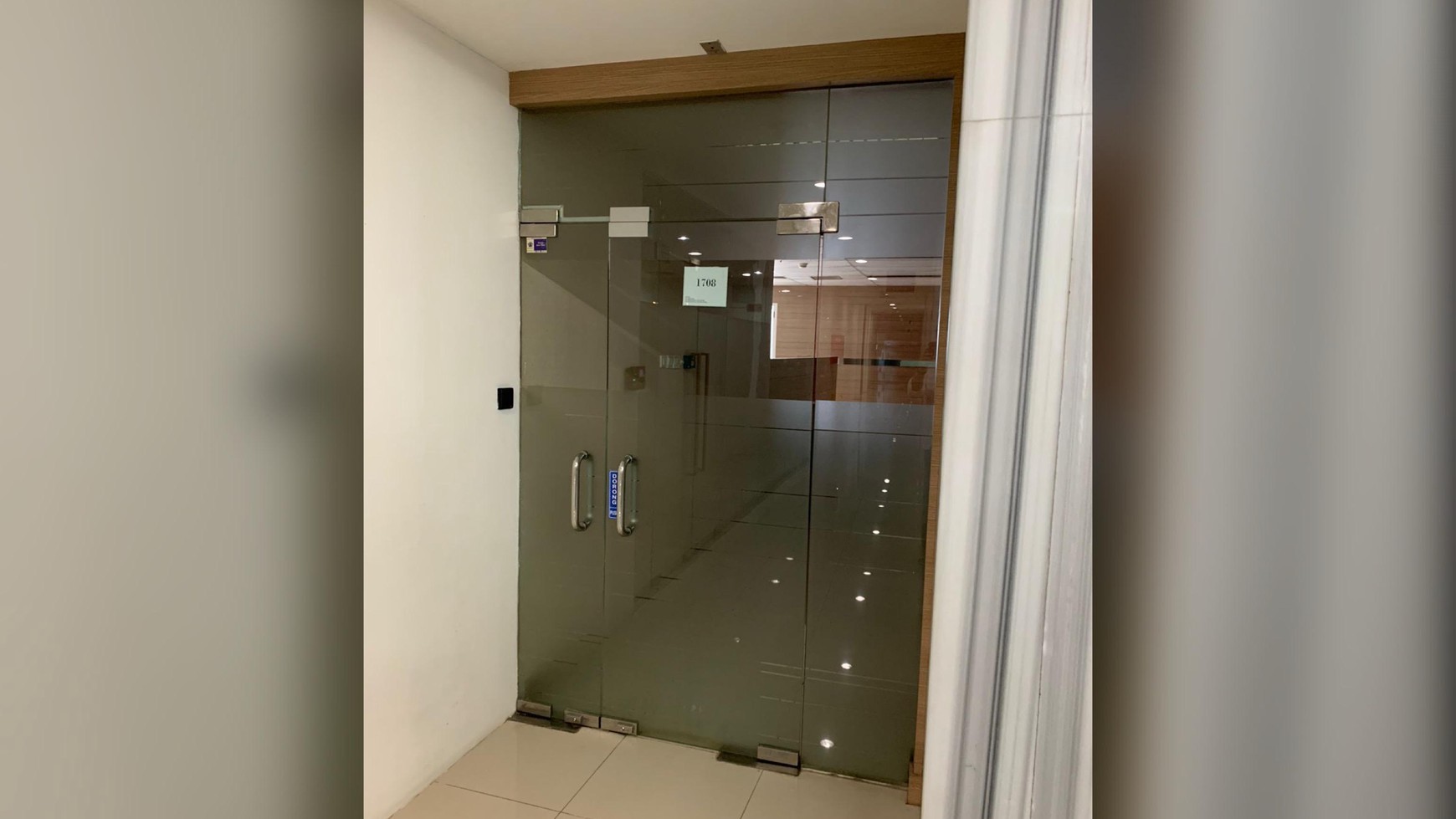 Office Tower grade A, The East Office Lantai Middle Luas 210M, semi furnished , view bagus