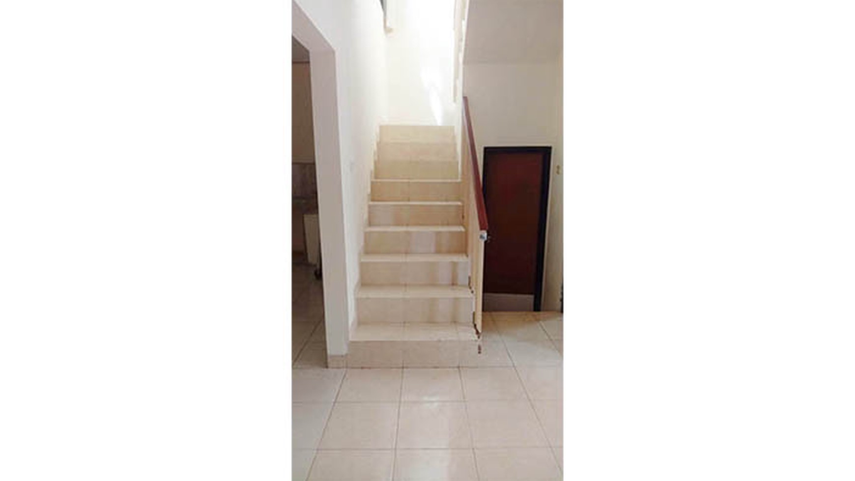 Rumah Greenwood Pamulang 8 Residence