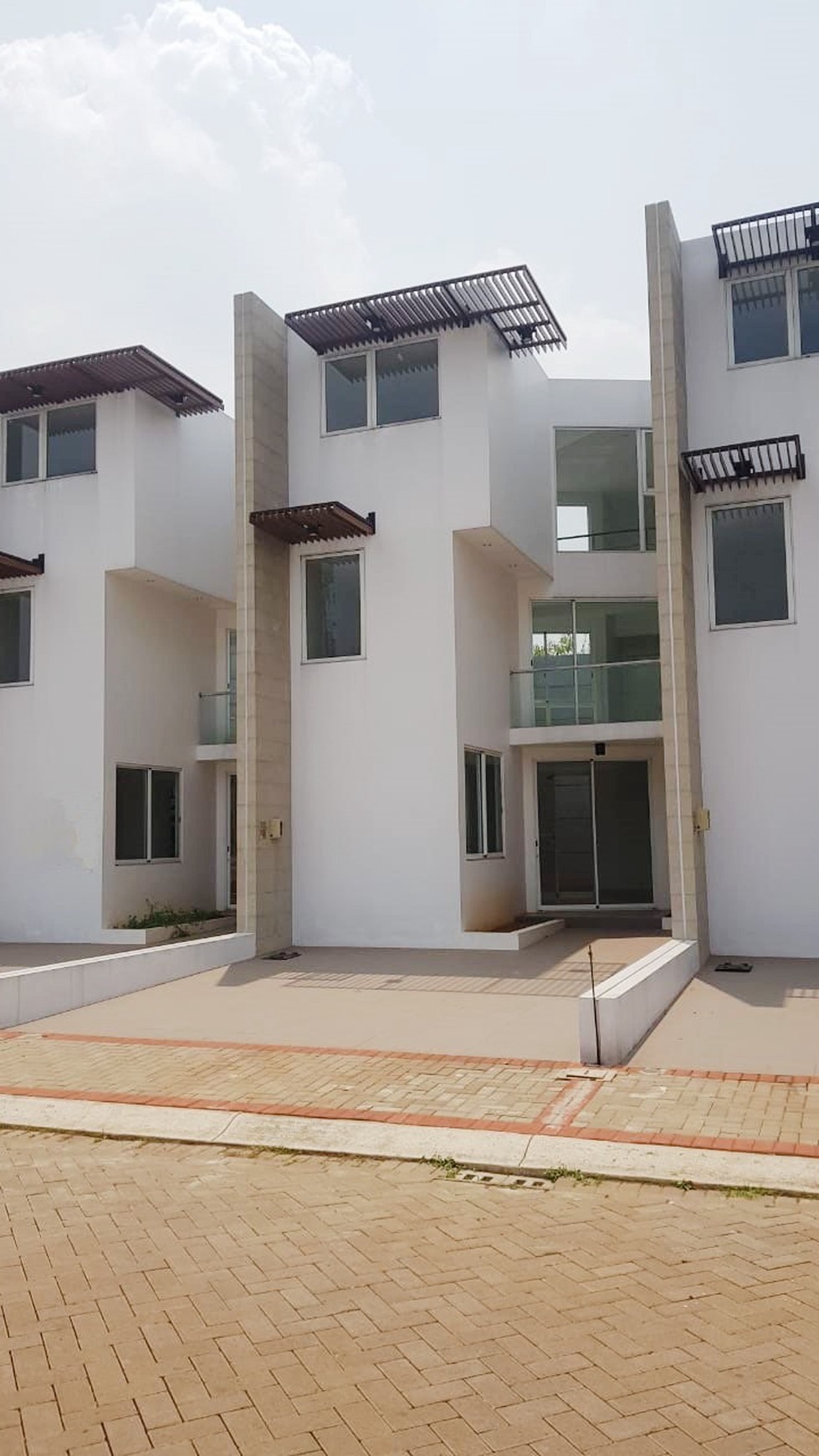 Rumah di Discovery Divine Bintaro siap huni bergaya jepang