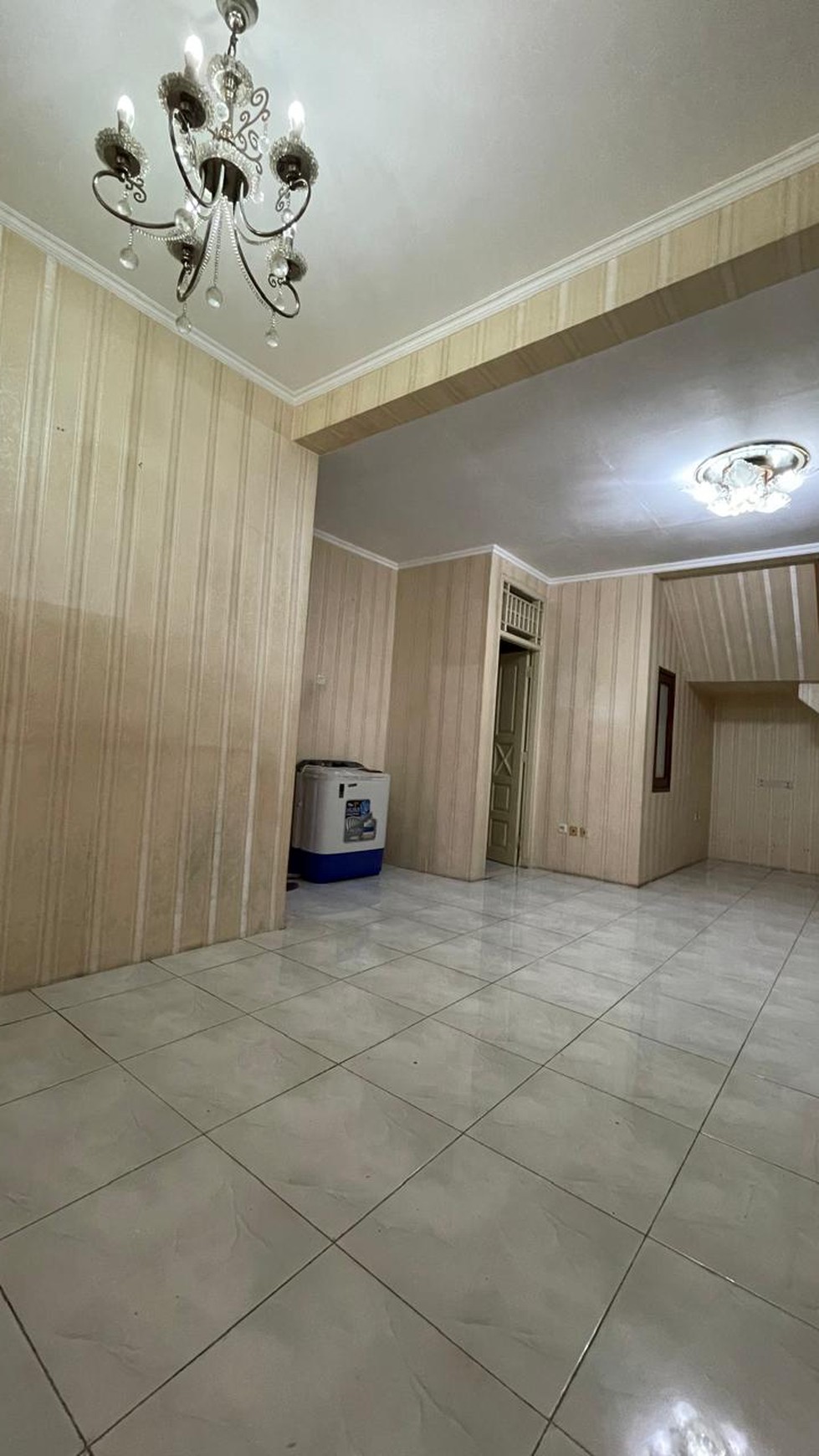 Rumah Minimalis, 2 Lantai, Bebas banjir di Bintaro Sektor 9