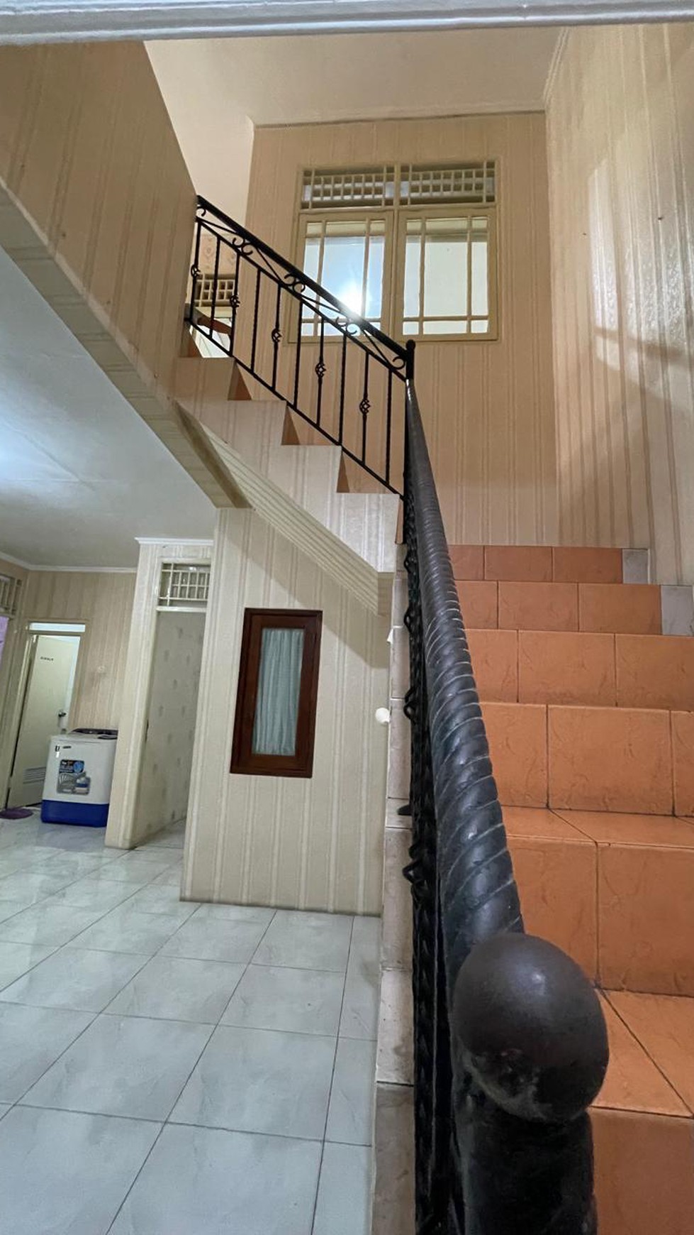 Rumah Minimalis, 2 Lantai, Bebas banjir di Bintaro Sektor 9