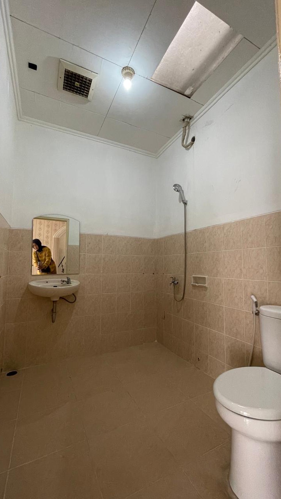 Rumah Minimalis, 2 Lantai, Bebas banjir di Bintaro Sektor 9