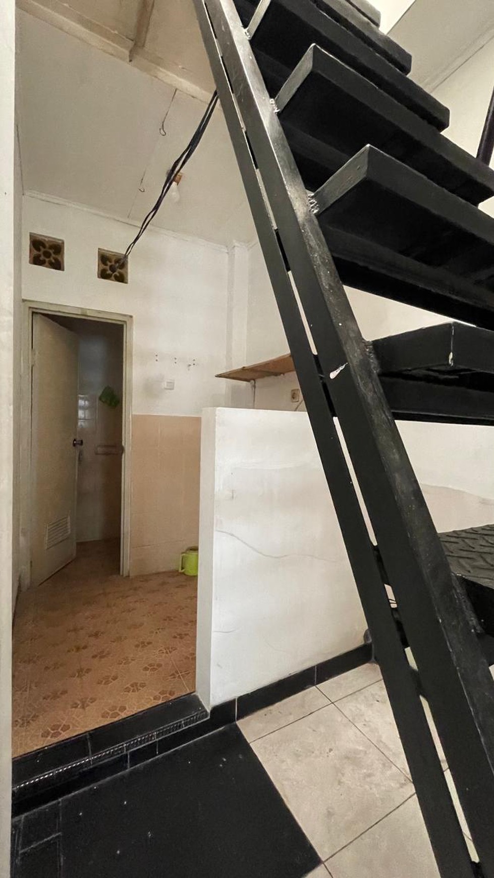 Rumah Minimalis, 2 Lantai, Bebas banjir di Bintaro Sektor 9