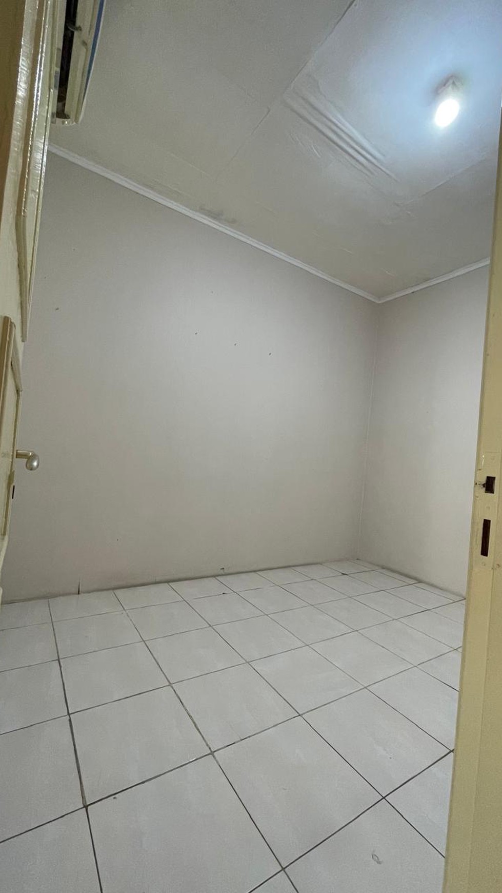 Rumah Minimalis, 2 Lantai, Bebas banjir di Bintaro Sektor 9