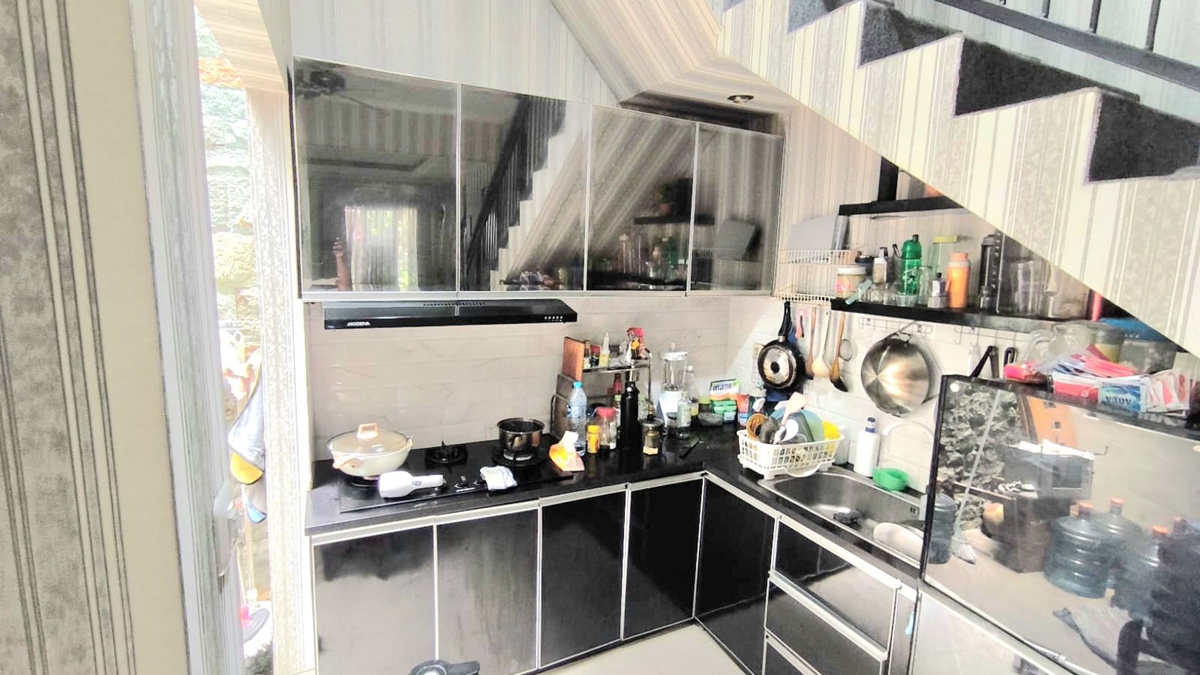 Rumah Cantik,  Rapi Siap Huni di Kota Wisata Cibubur 