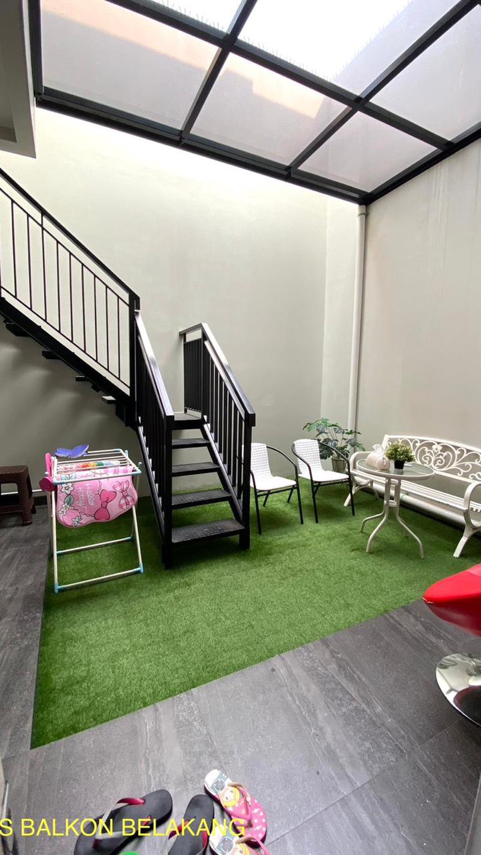 Rumah Bonus Furnished di Kencana Loka BSD City, dekat ke Exit Tol BSD