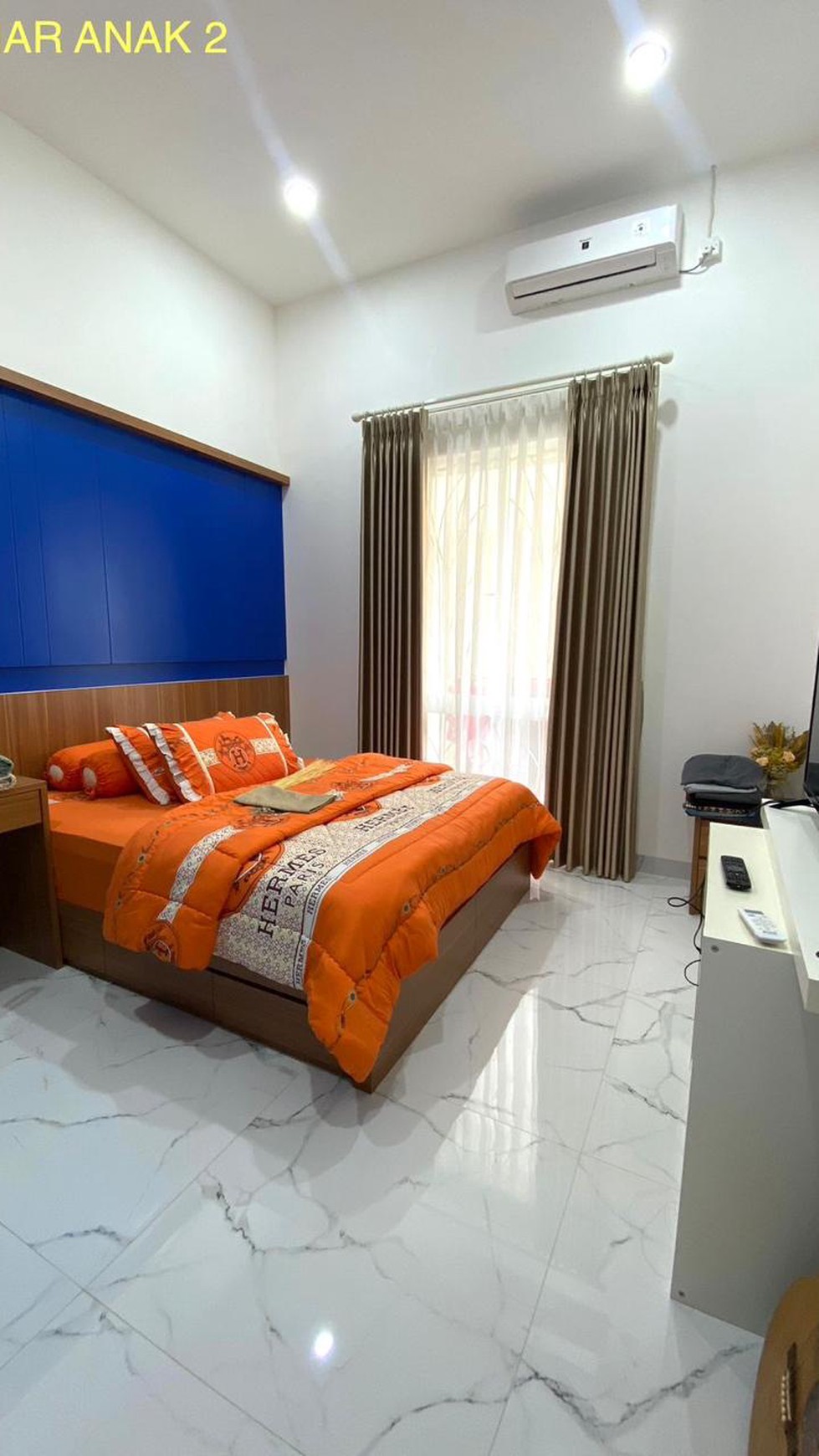 Rumah Bonus Furnished di Kencana Loka BSD City, dekat ke Exit Tol BSD