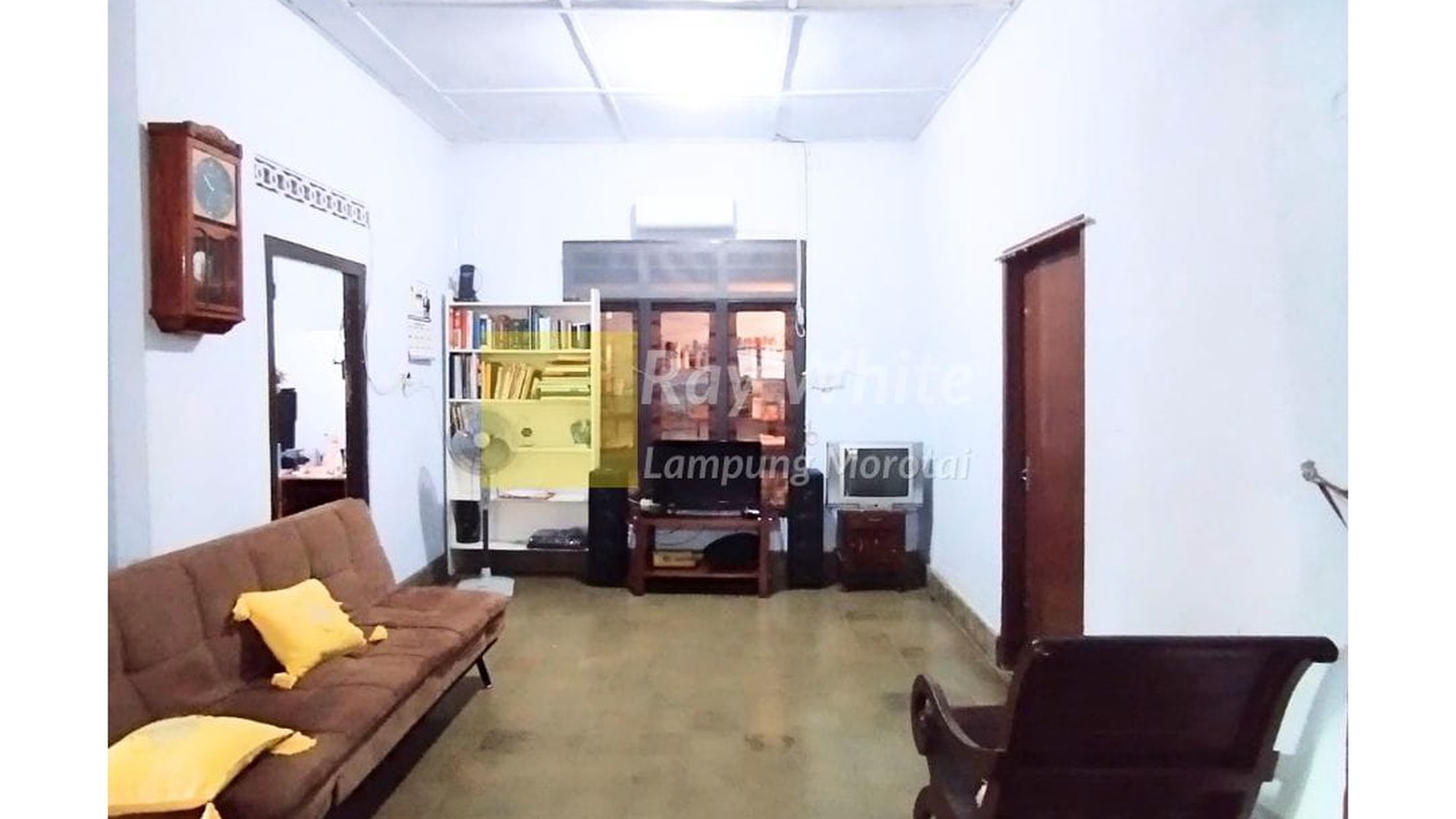 Dijual Rumah dengan Pekarangan Luas Di Pusat KOta br