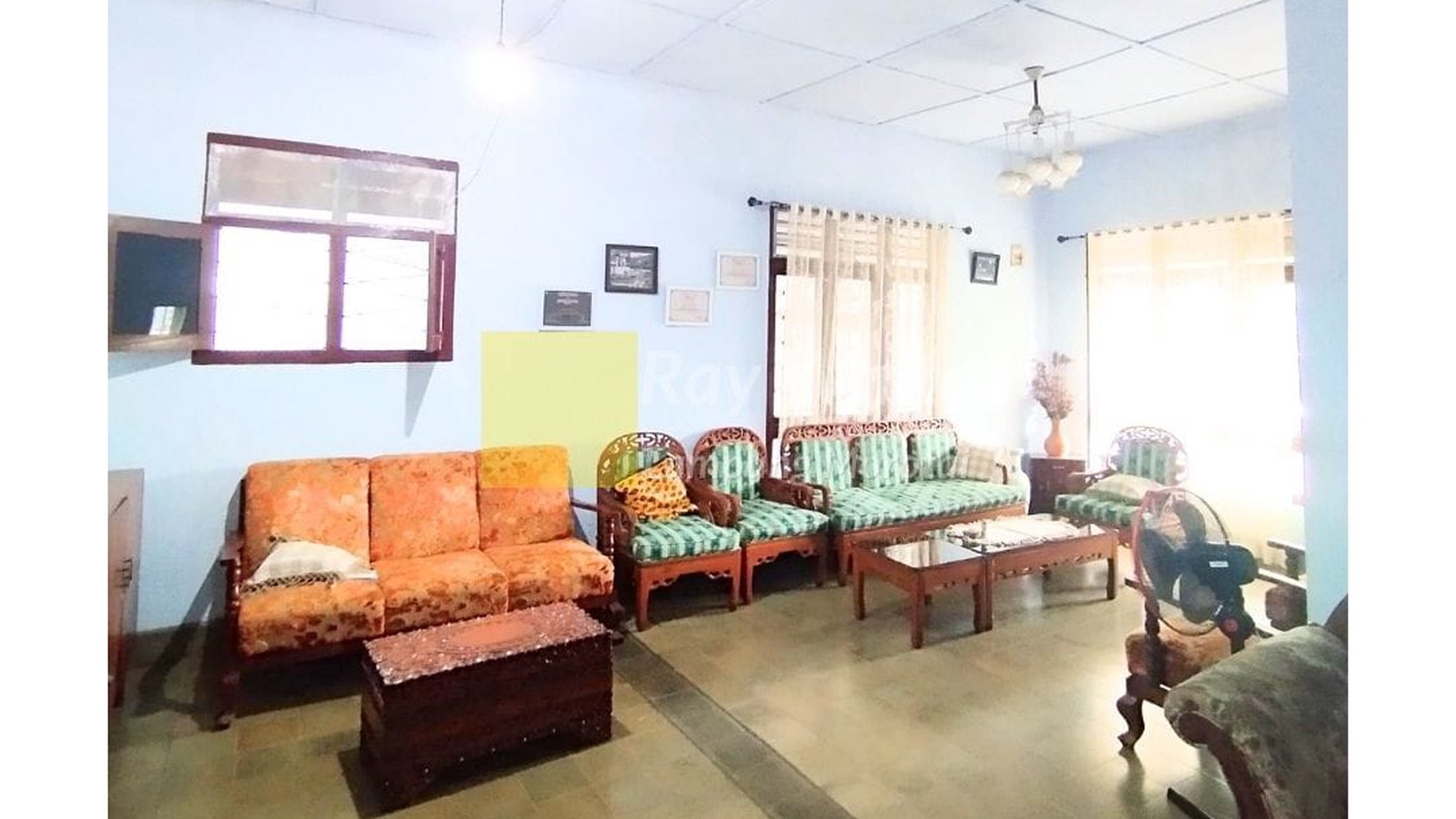 Dijual Rumah dengan Pekarangan Luas Di Pusat KOta br