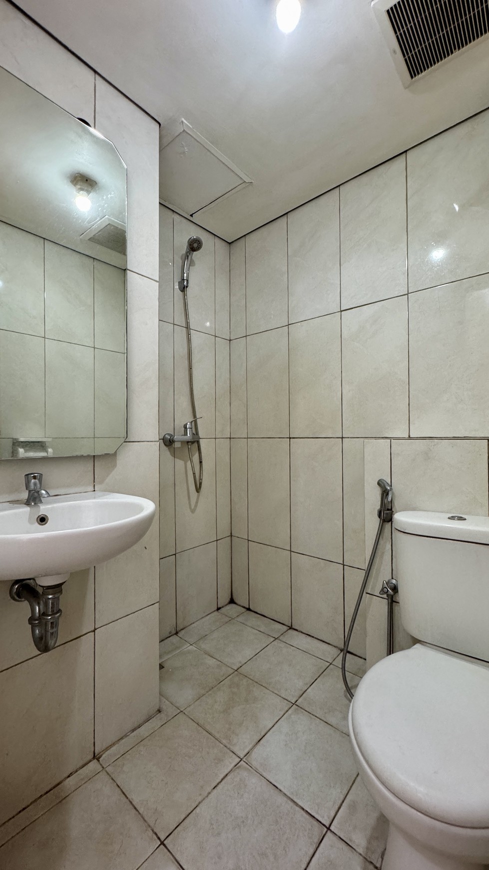 Disewa Apartemen The Nest Puri, Karang Tengah