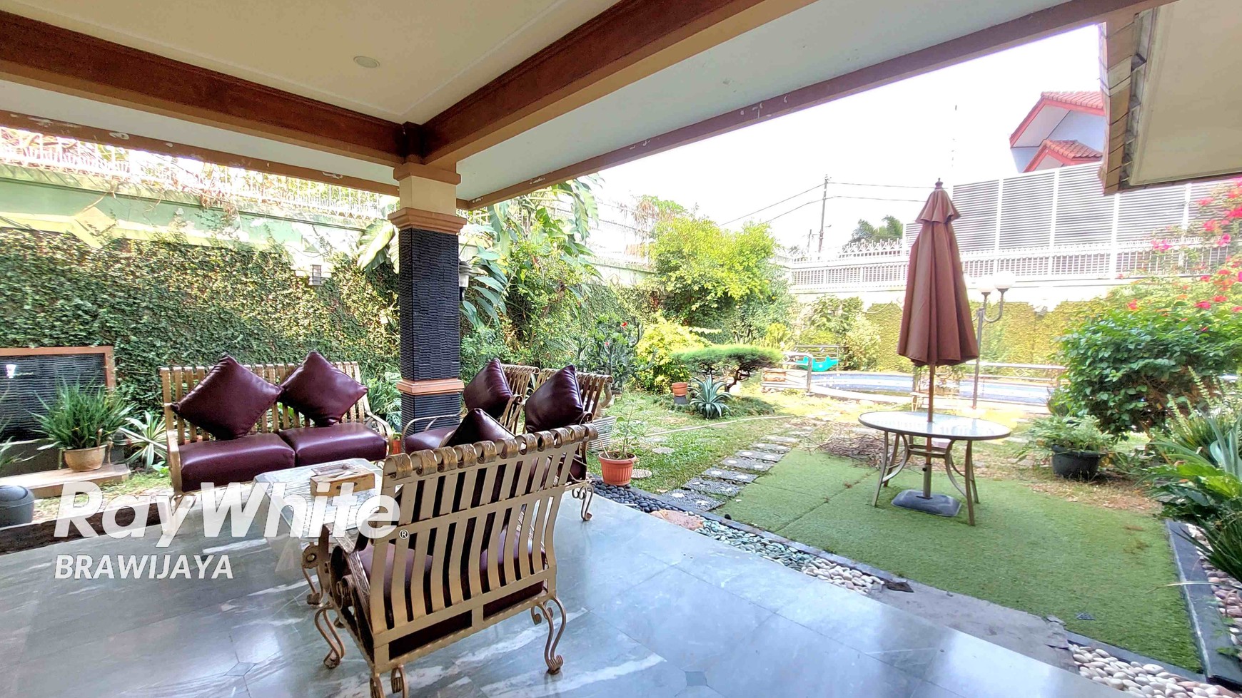 Rumah di Tebet Timur Raya, Layak Huni, Private Pool, 1 km ke tol dalam kota