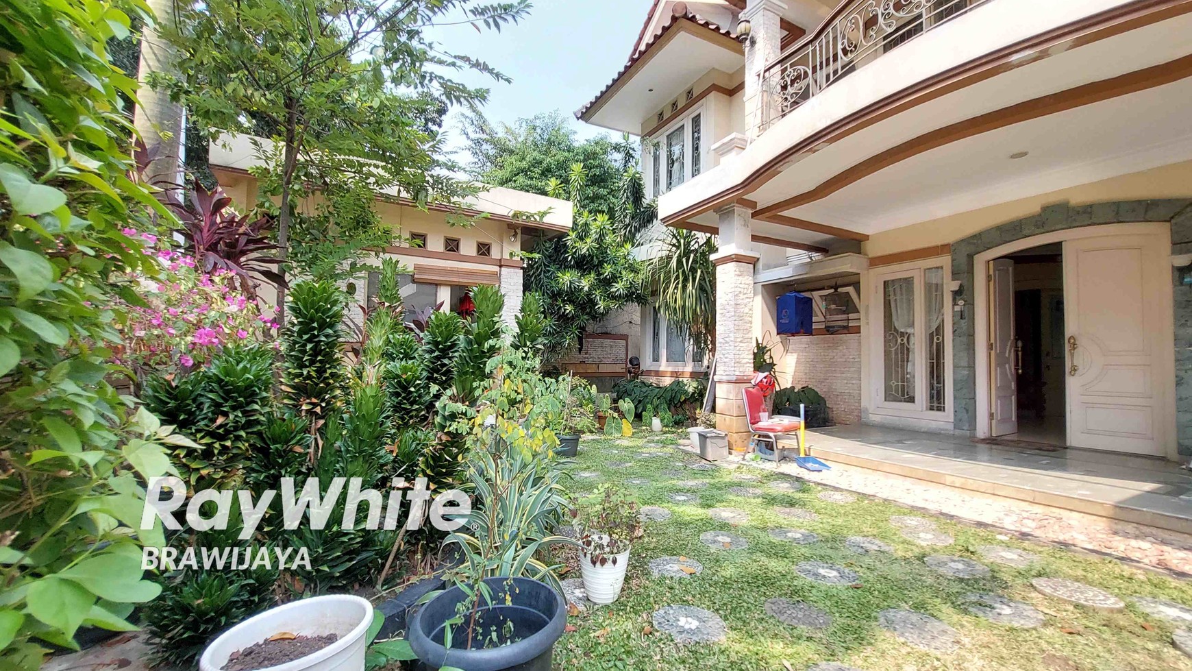 Rumah di Tebet Timur Raya, Layak Huni, Private Pool, 1 km ke tol dalam kota