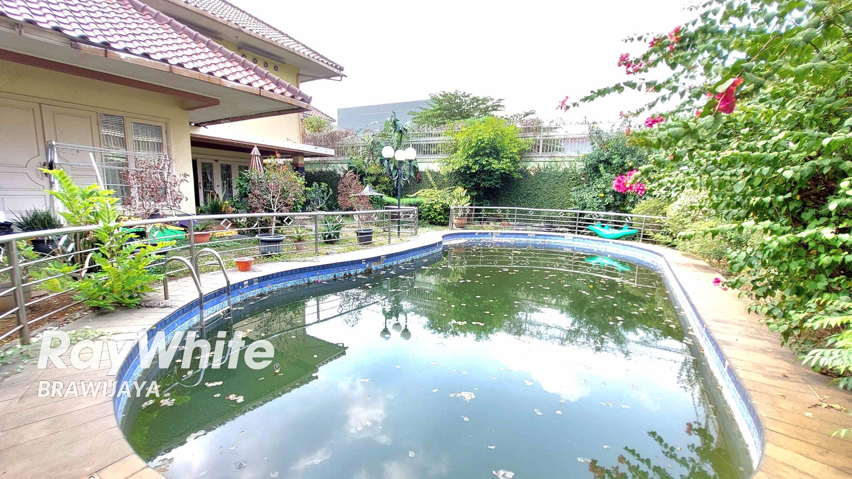 Rumah di Tebet Timur Raya, Layak Huni, Private Pool, 1 km ke tol dalam kota