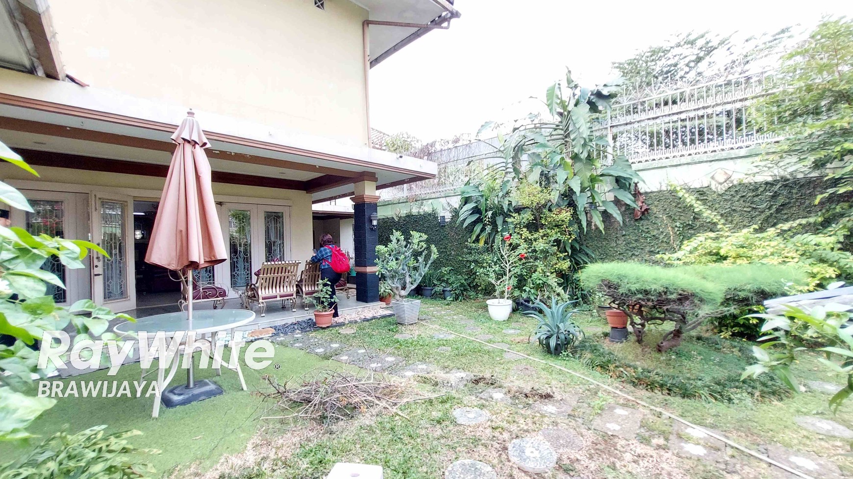 Rumah di Tebet Timur Raya, Layak Huni, Private Pool, 1 km ke tol dalam kota