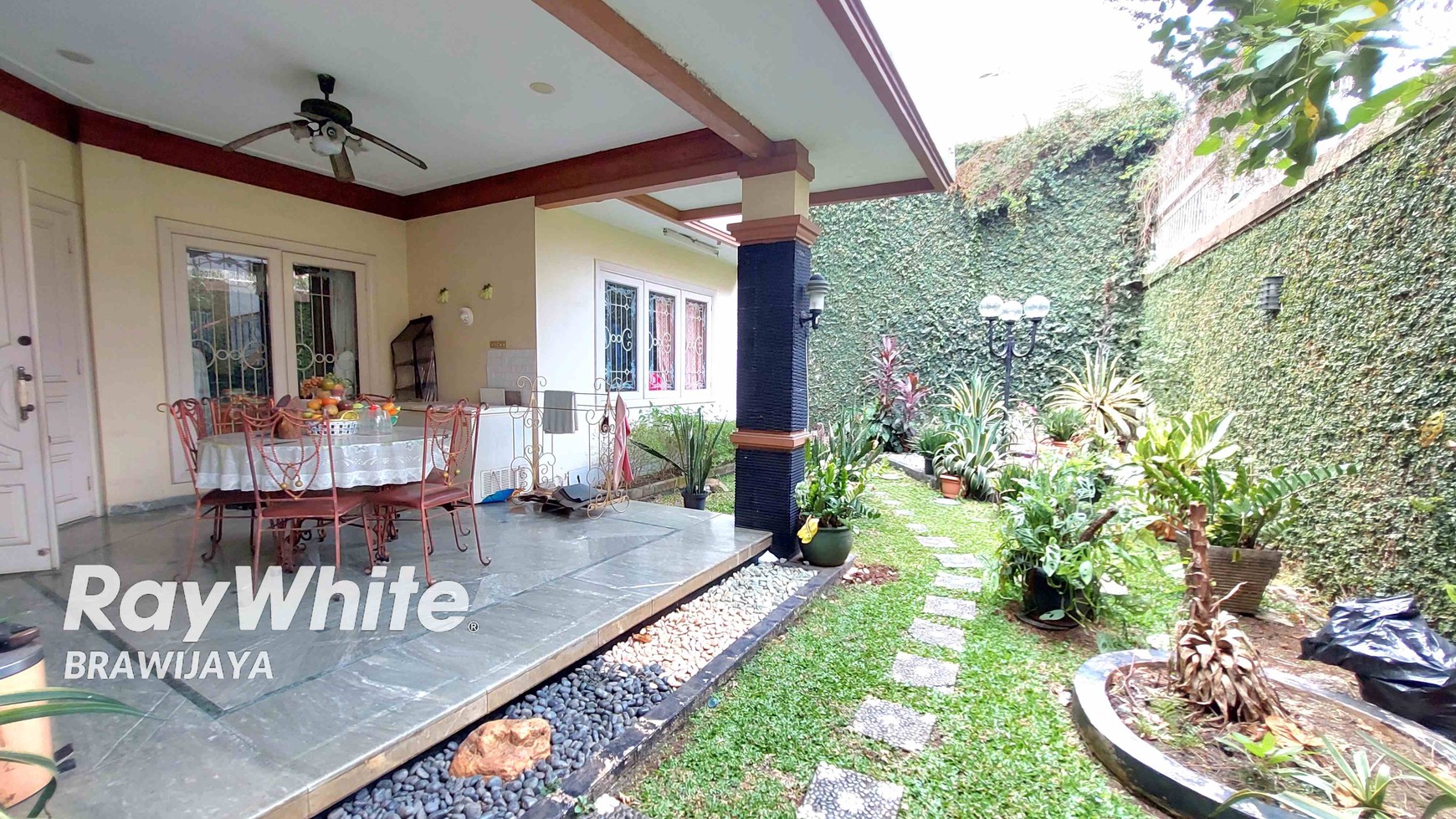 Rumah di Tebet Timur Raya, Layak Huni, Private Pool, 1 km ke tol dalam kota