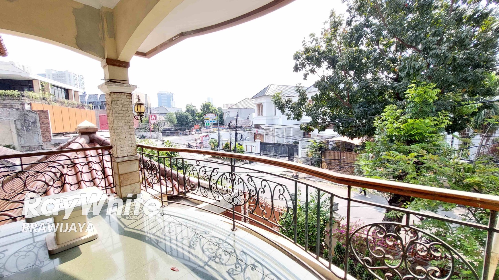 Rumah di Tebet Timur Raya, Layak Huni, Private Pool, 1 km ke tol dalam kota