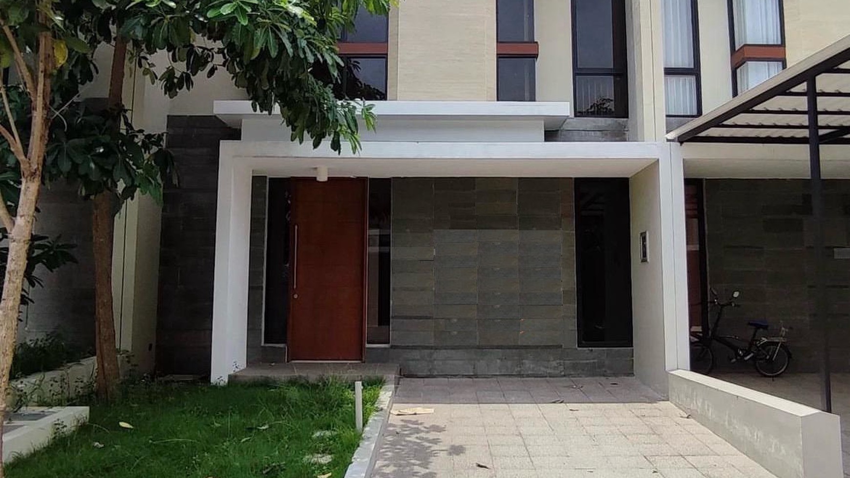 Dijual Rumah 2 lantai di North West Lake Citraland Surabaya