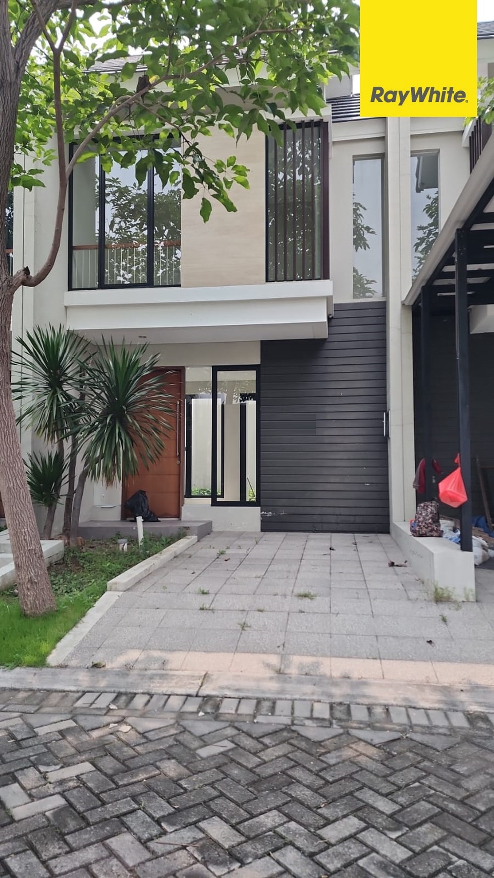 Dijual Rumah 2 lantai di North West Lake Citraland Surabaya